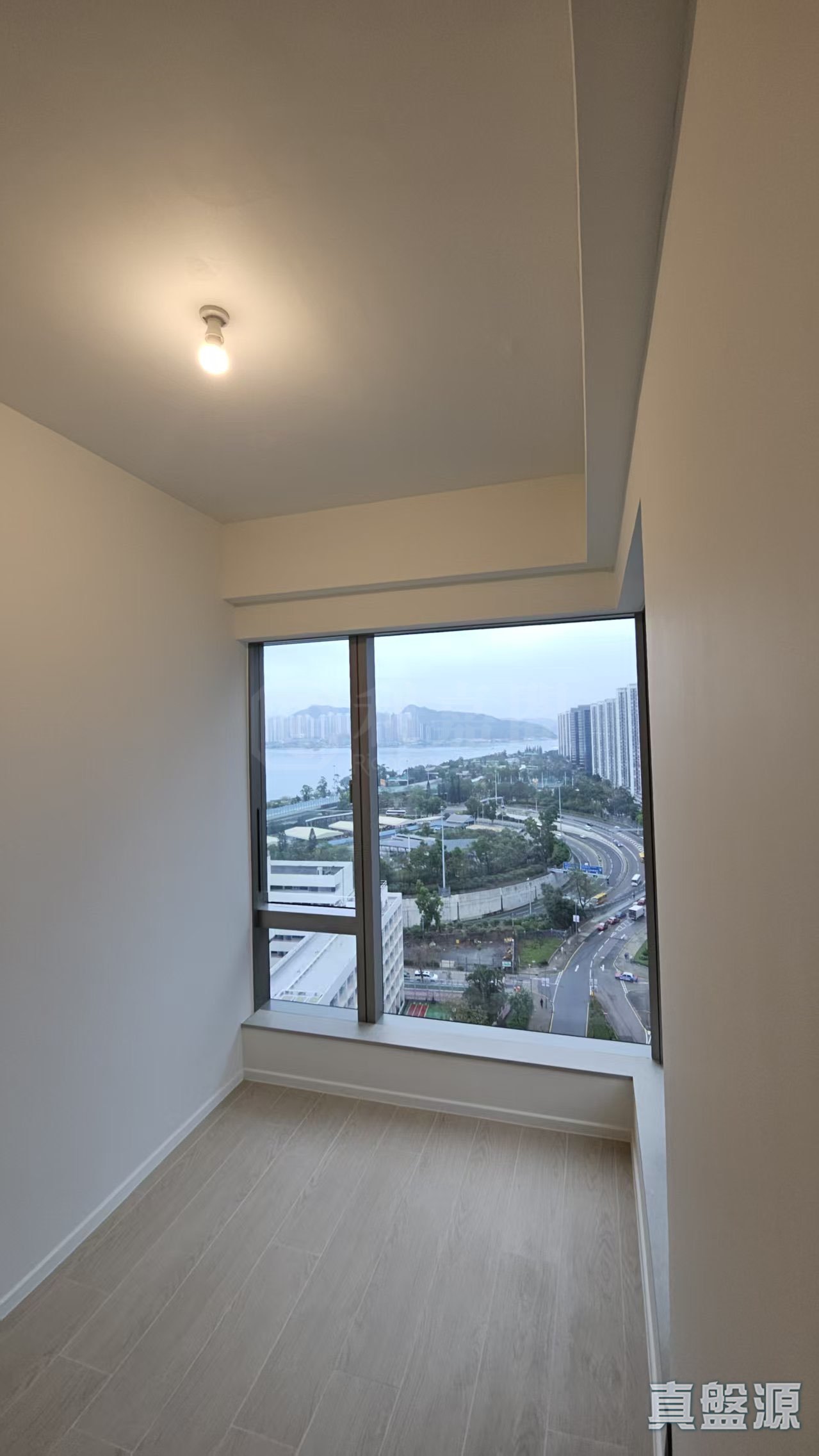 FINNIE High Floor Zone Flat B Quarry Bay/Kornhill/Taikoo Shing