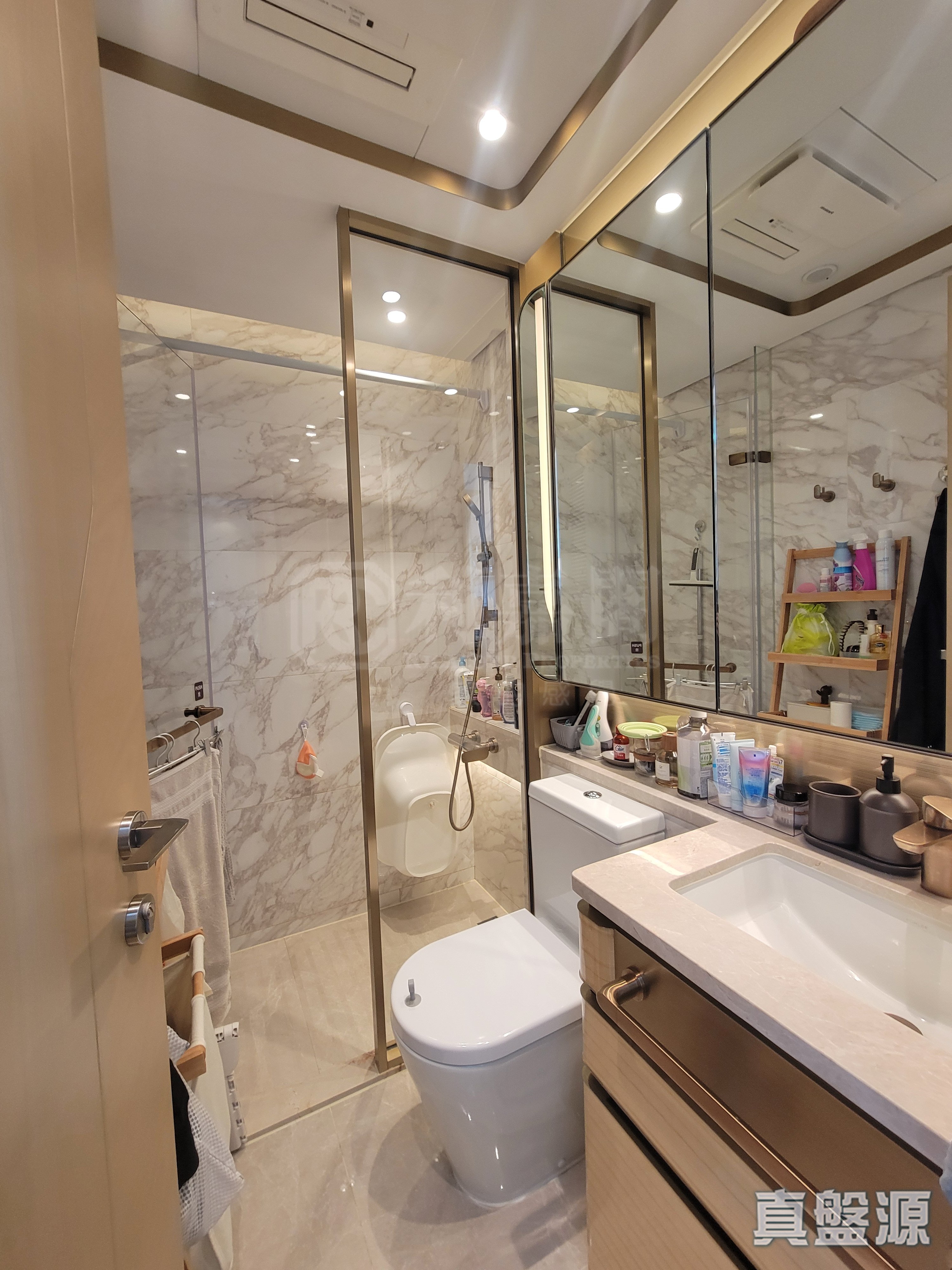 GRAND VICTORIA PHASE 1 - Tower 3b Medium Floor Zone Flat F Olympic Station/Nam Cheong