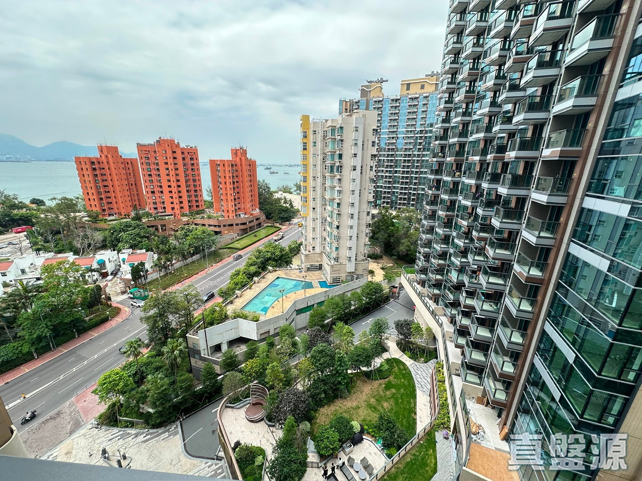GOLD COAST BAY PHASE 1 THE UPPLAND - Tower 5b Medium Floor Zone Flat B Sham Tseng/Castle Peak Road