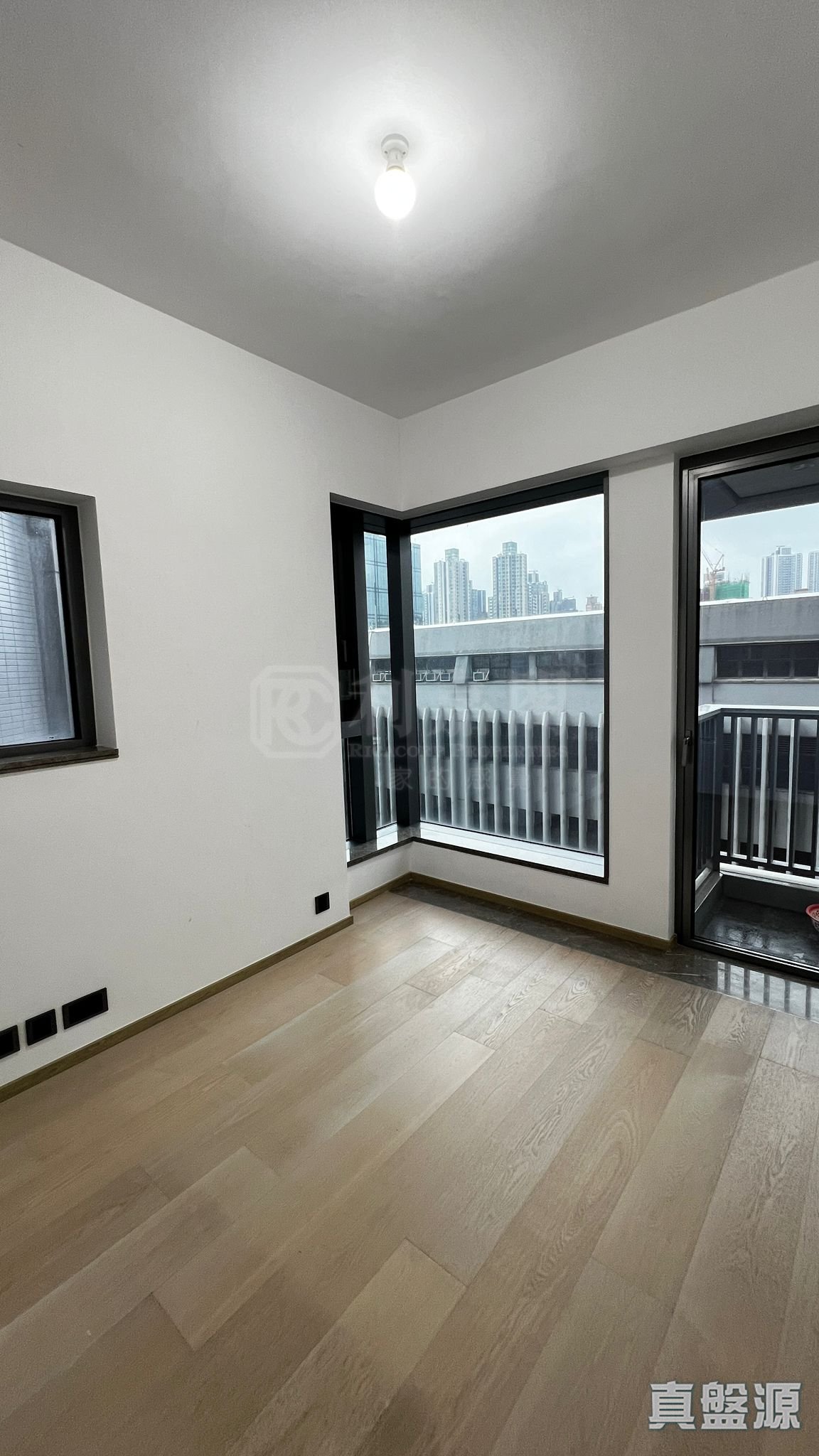 THE CAMPTON 中層 F室 西九龍