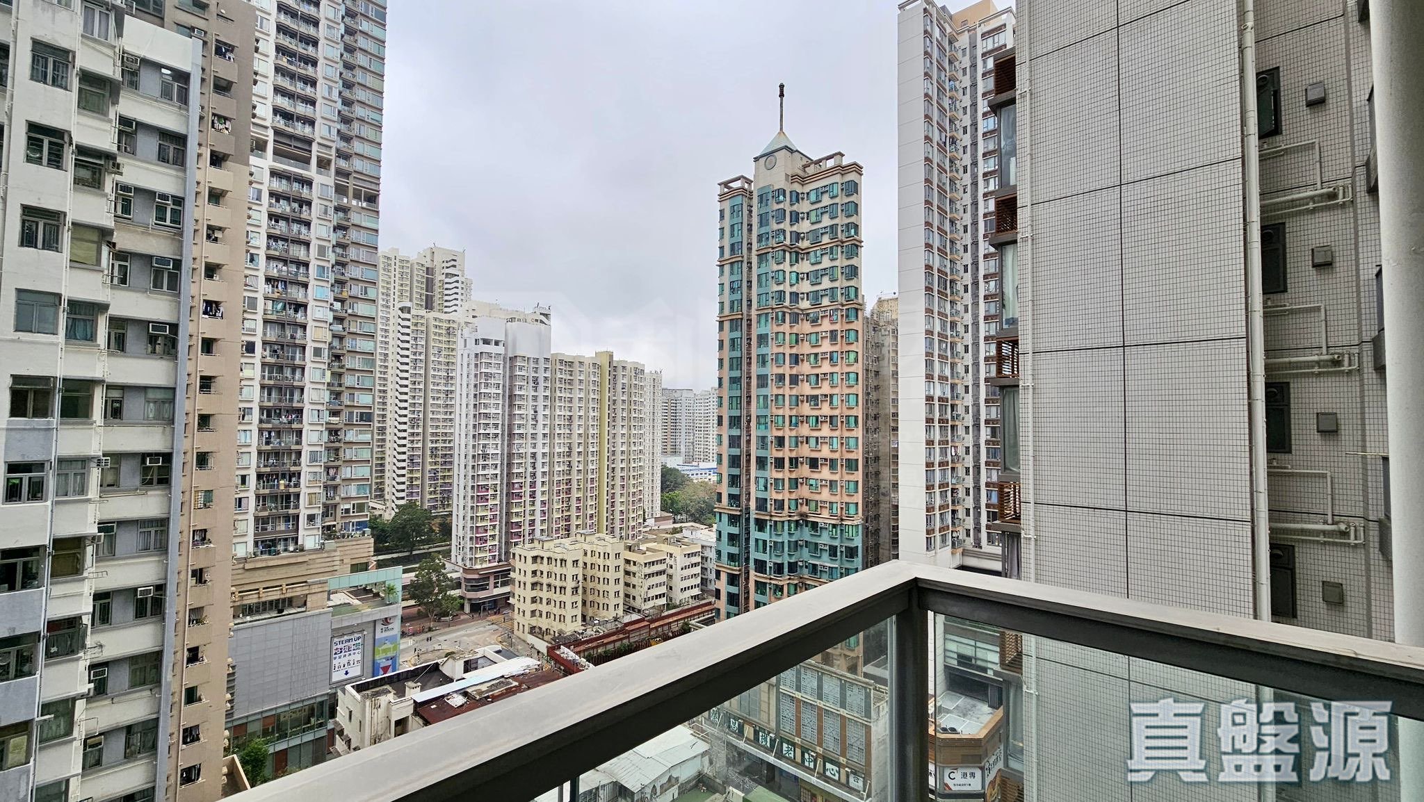 喜薈 1座 中層 C室 西九龍