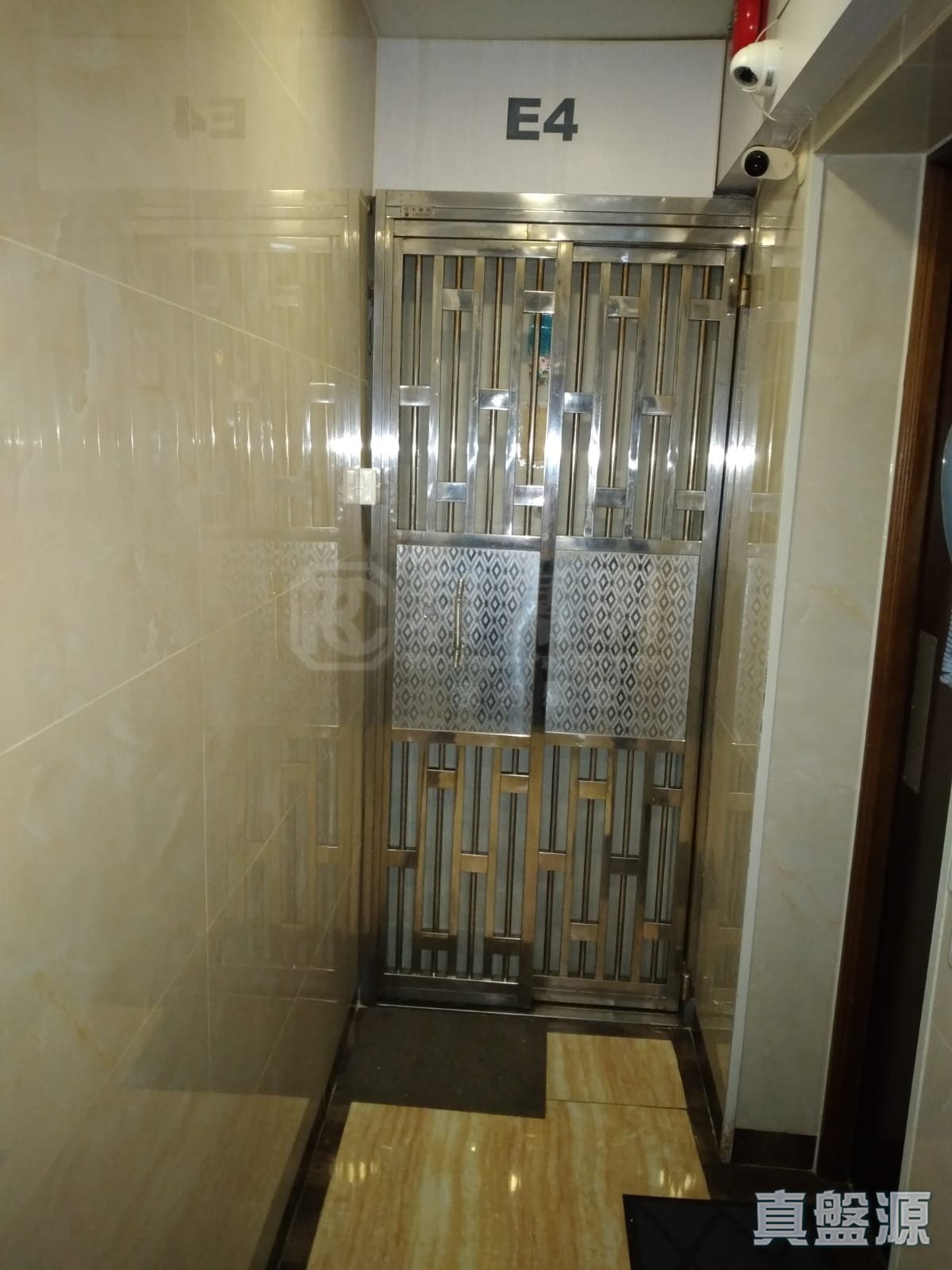 CHUNGKING MANSION High Floor Zone Flat E4 Kowloon Station/Tsim Sha Tsui/Jordan