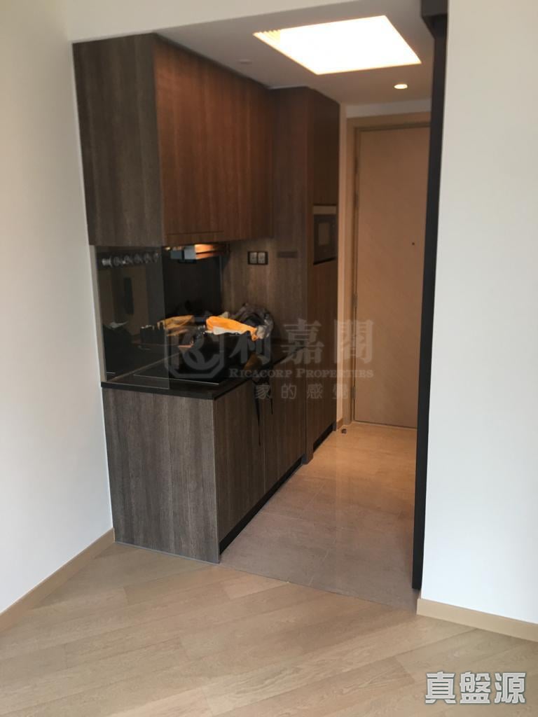 NOVUM WEST TOWER 1 Medium Floor Zone Flat E Central/Sheung Wan/Western District