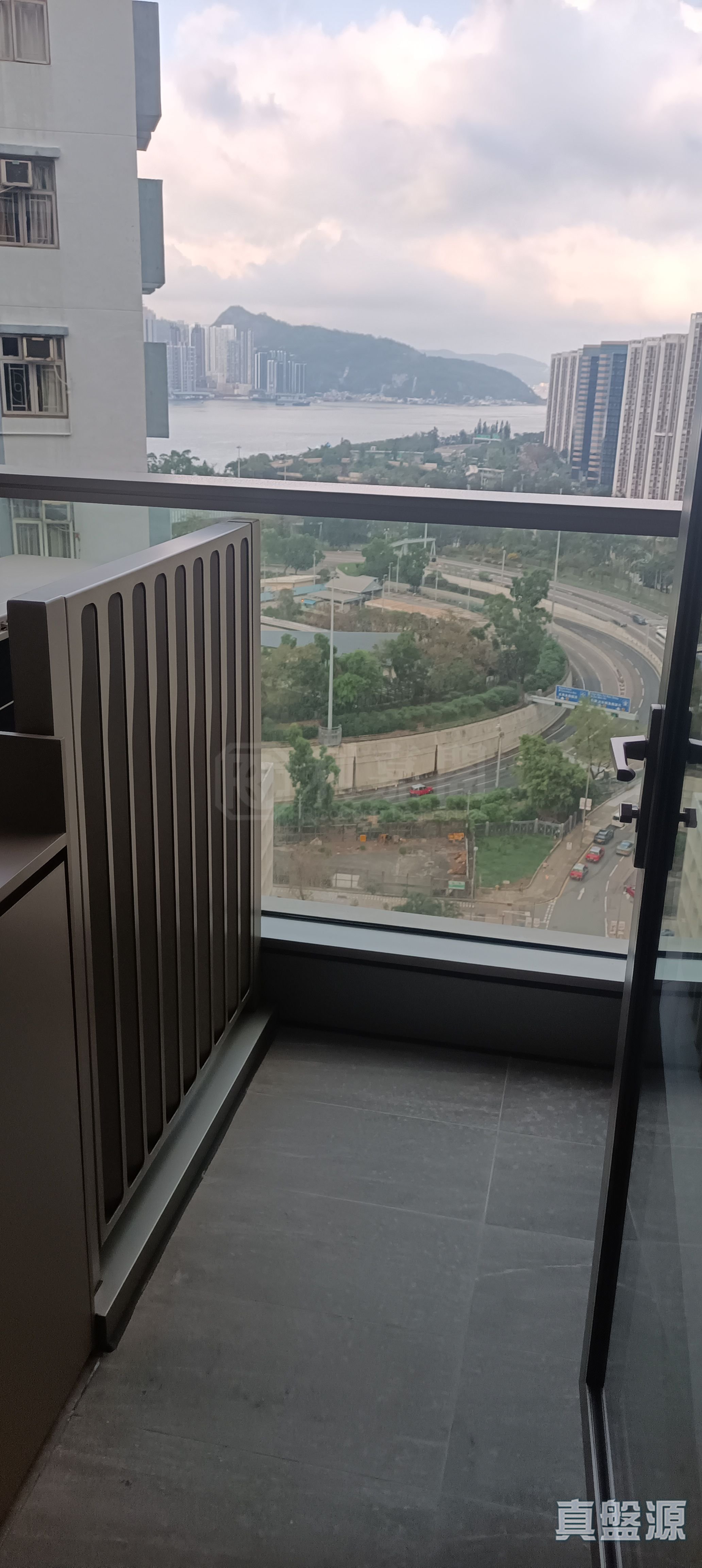 FINNIE High Floor Zone Flat C Quarry Bay/Kornhill/Taikoo Shing