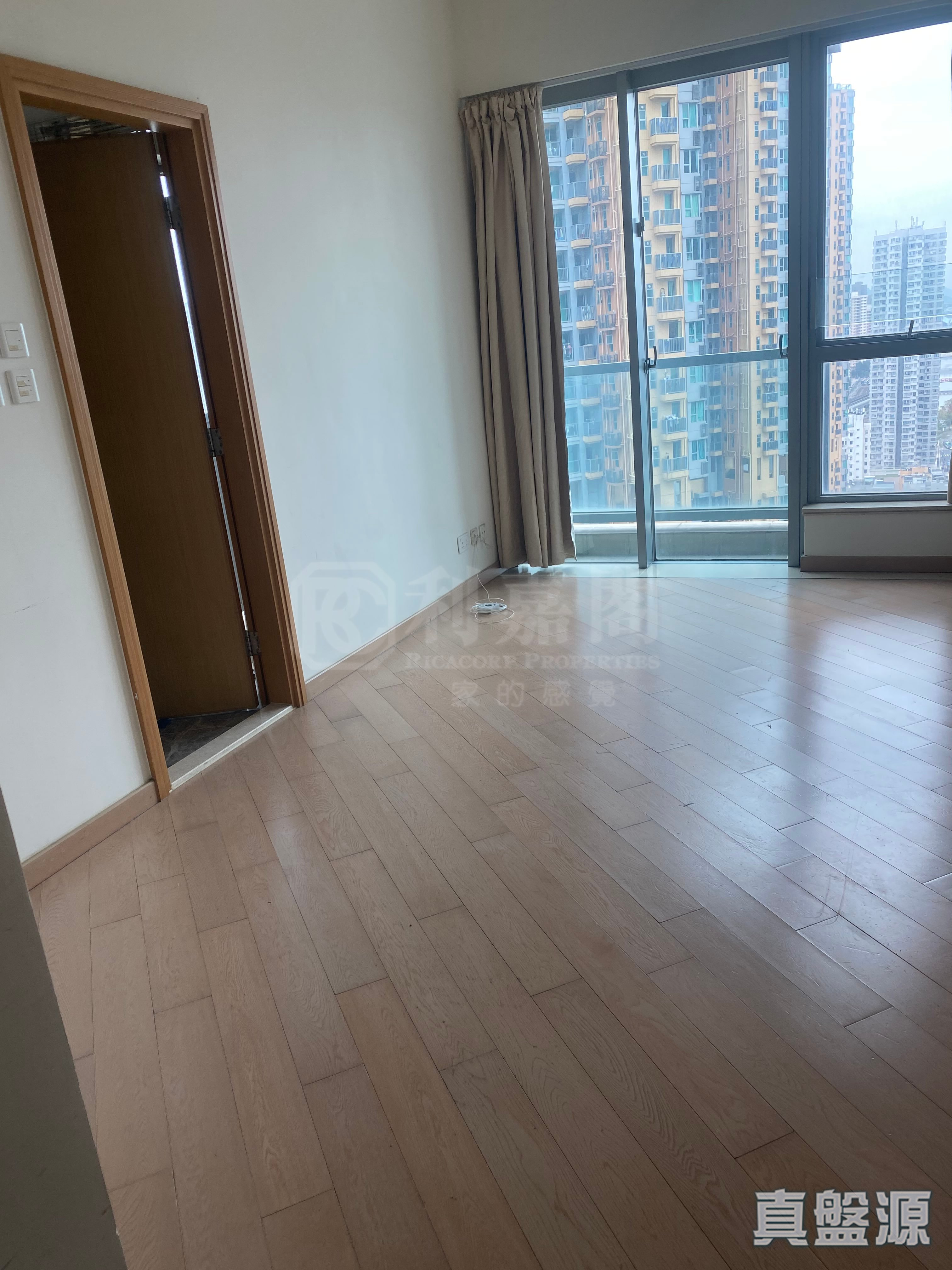 珑门 1期 2座 中层 E室 屯门