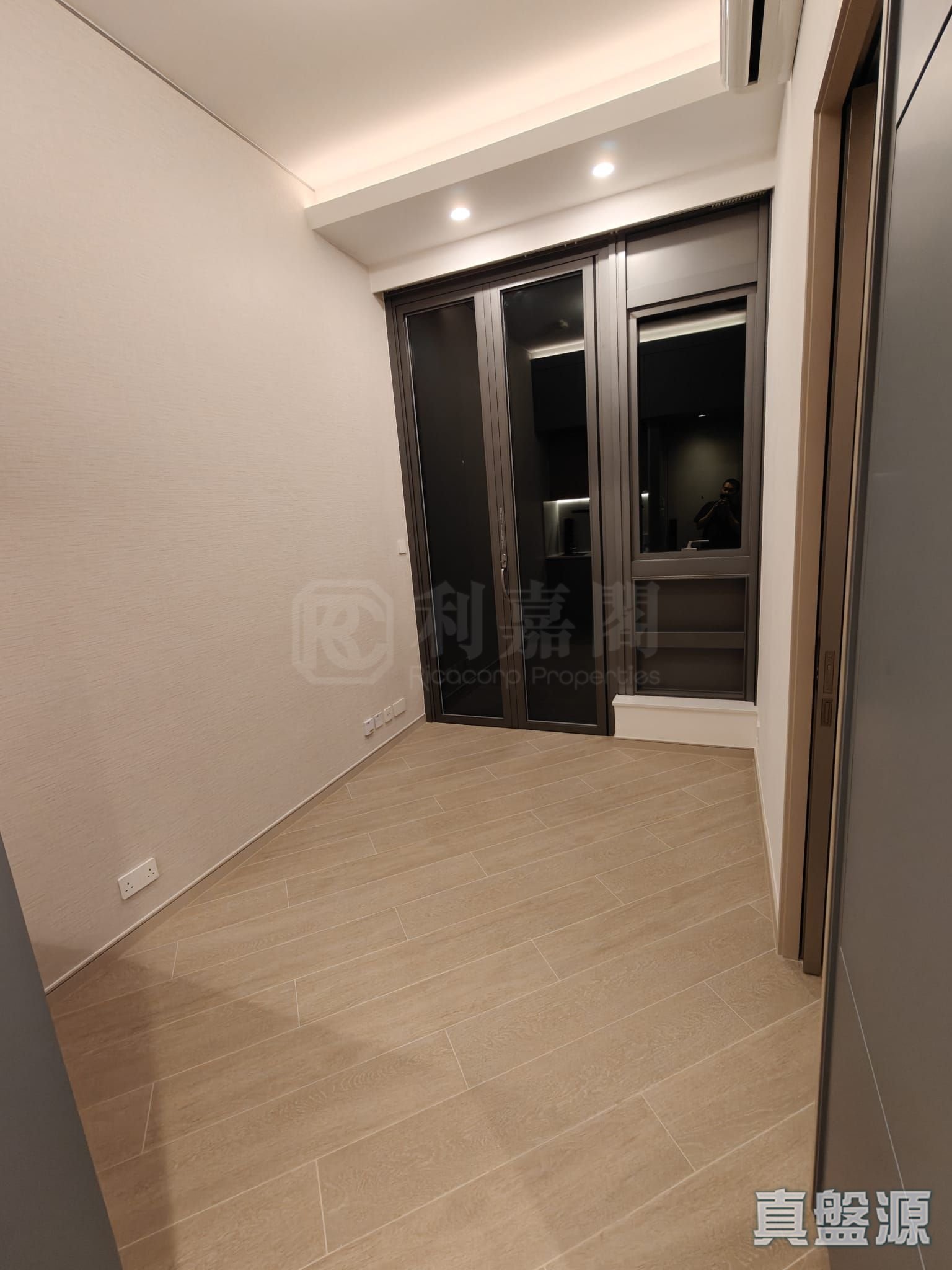 曉柏峰 A座 中層 A3室 西九龍