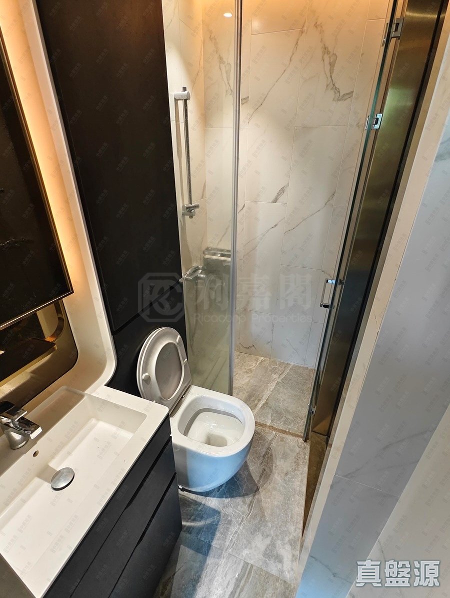 THE ROYALE PHASE 1 SEACOAST ROYALE - Tower 5 Very High Floor Zone Flat 8 Sham Tseng/Castle Peak Road