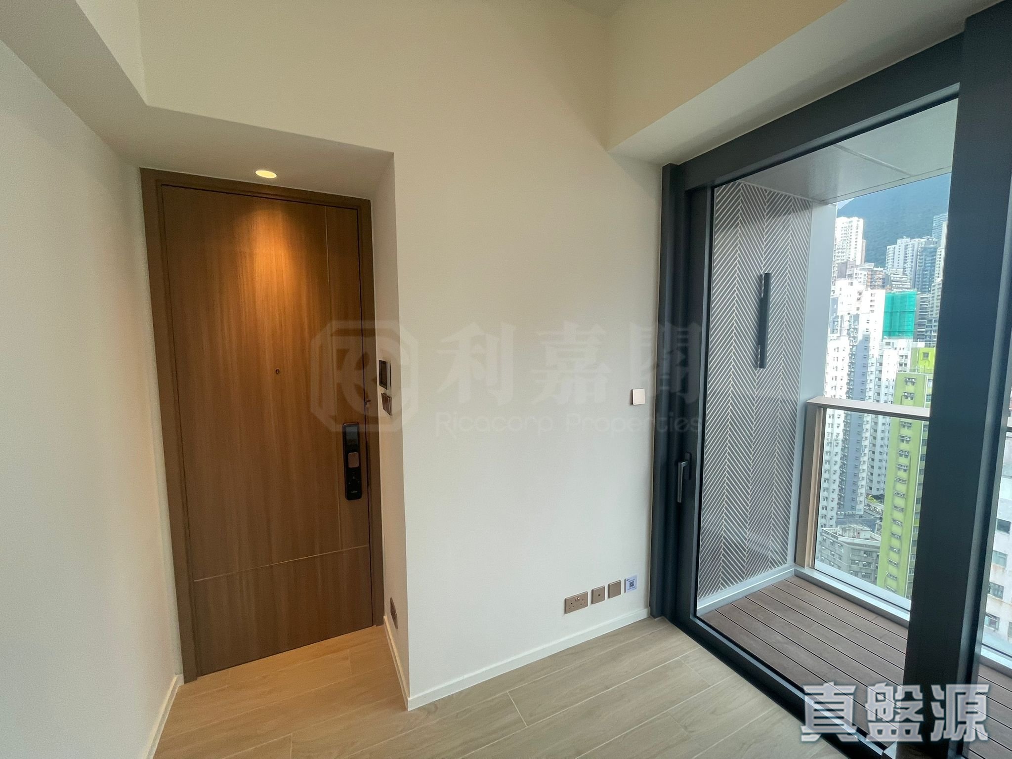 DES VOEUX W RESIDENCE High Floor Zone Flat E Central/Sheung Wan/Western District