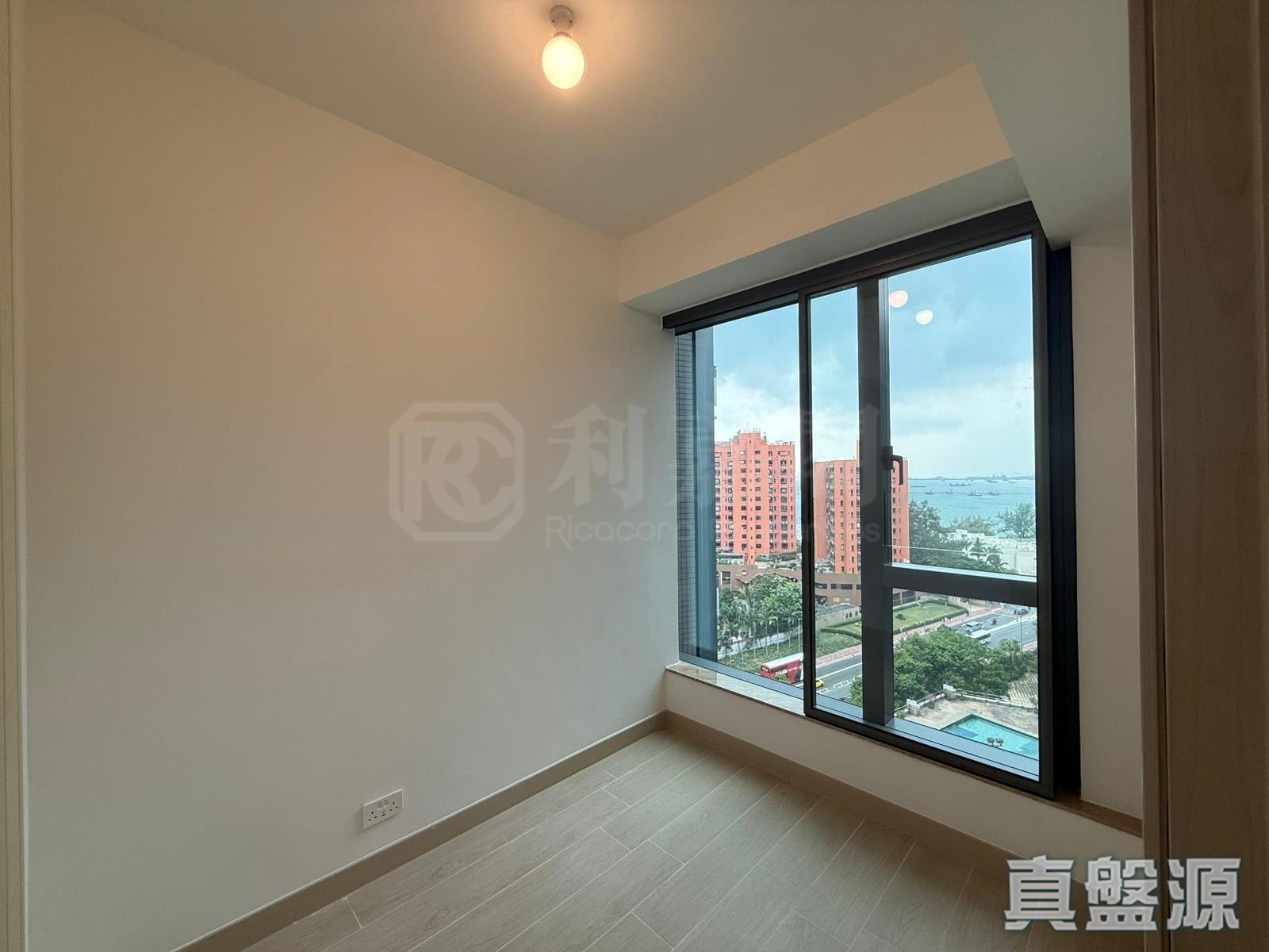 GOLD COAST BAY PHASE 1 THE UPPLAND - Tower 5b Medium Floor Zone Flat B Sham Tseng/Castle Peak Road