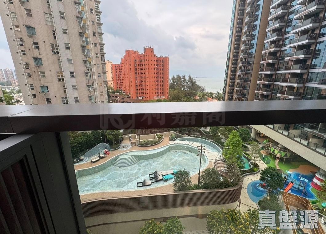 GOLD COAST BAY PHASE 2 THE RESERVE - Tower 2 Medium Floor Zone Flat E Sham Tseng/Castle Peak Road
