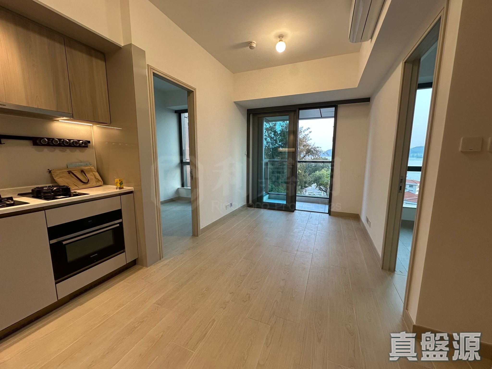 GOLD COAST BAY PHASE 2 THE RESERVE - Tower 1 (1a) Low Floor Zone Flat B Sham Tseng/Castle Peak Road