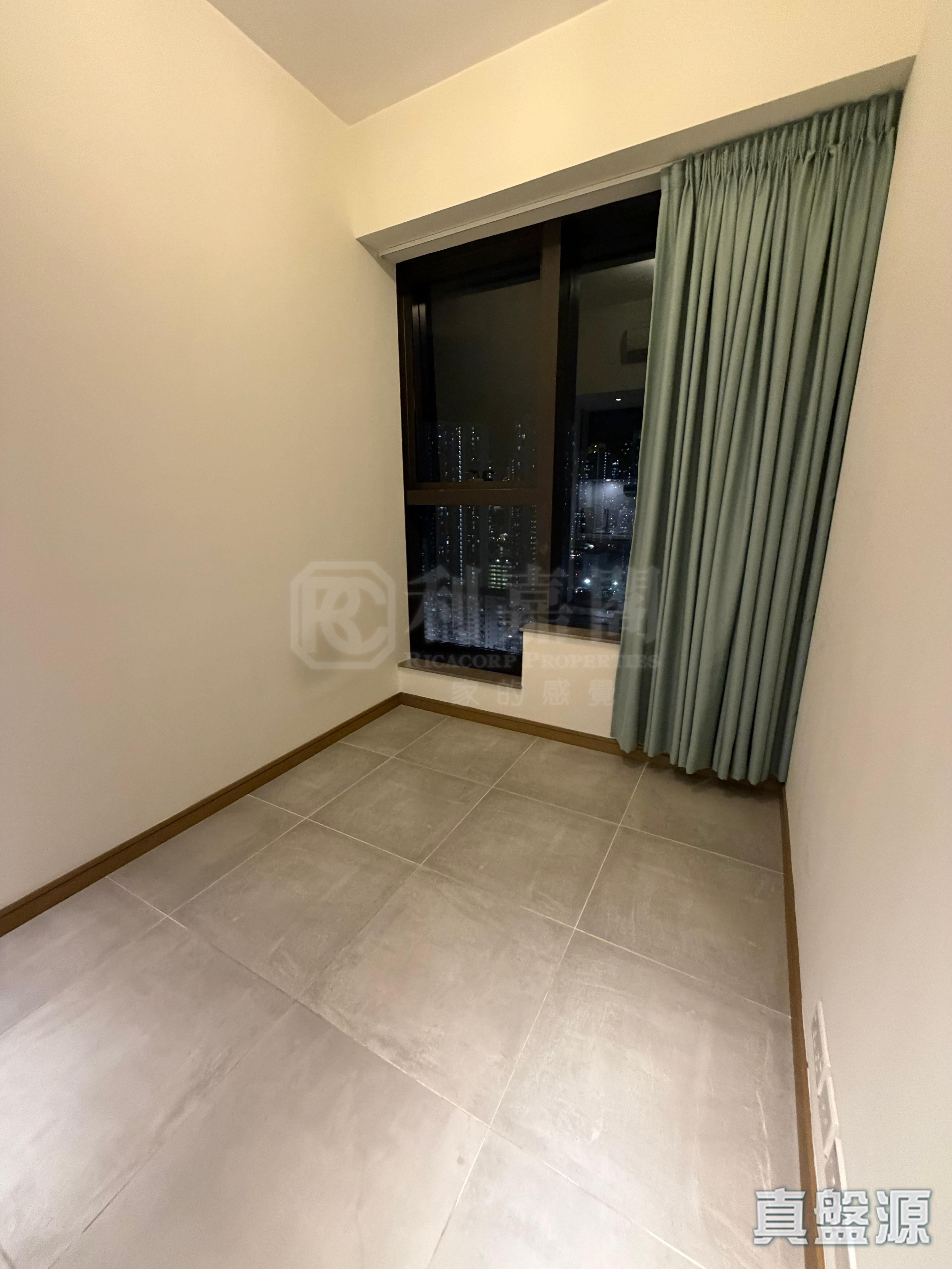 AVA 61 極高層 D室 西九龍