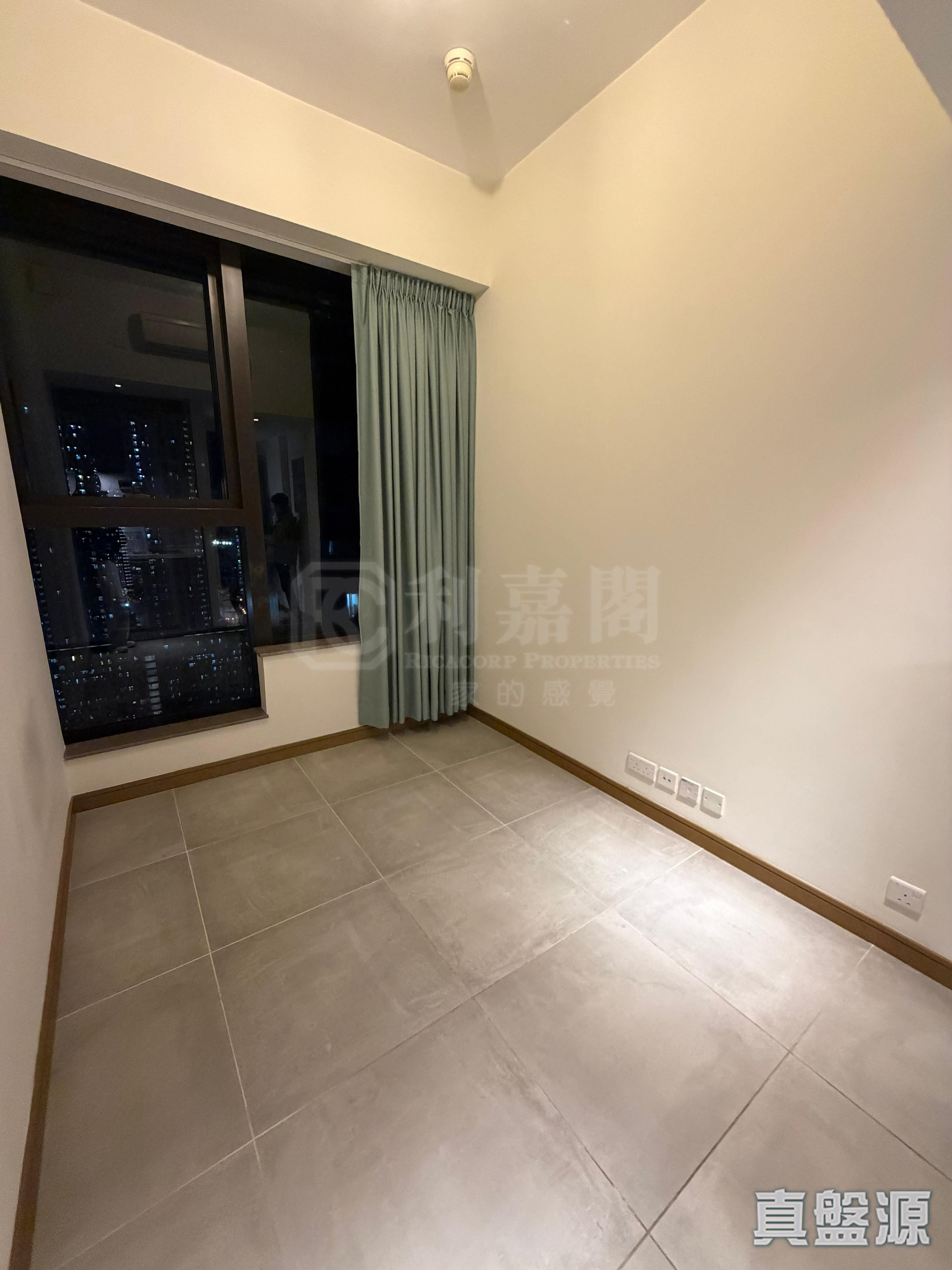 AVA 61 極高層 D室 西九龍