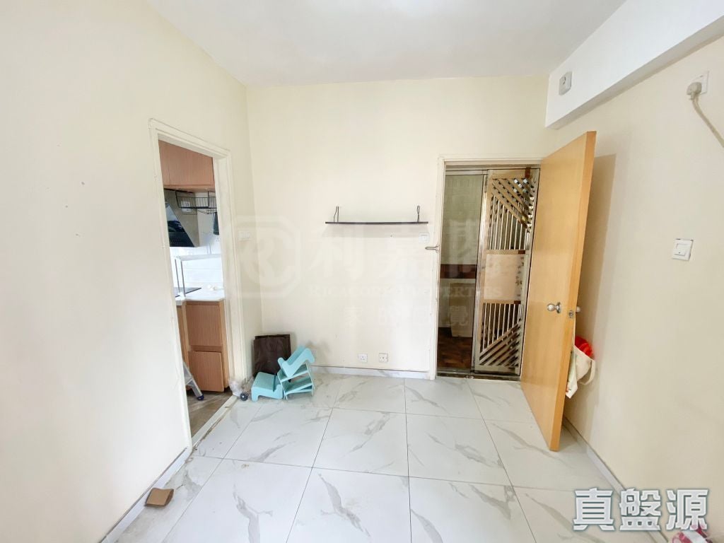 CHEONG SING BUILDING Medium Floor Zone Yuen Long