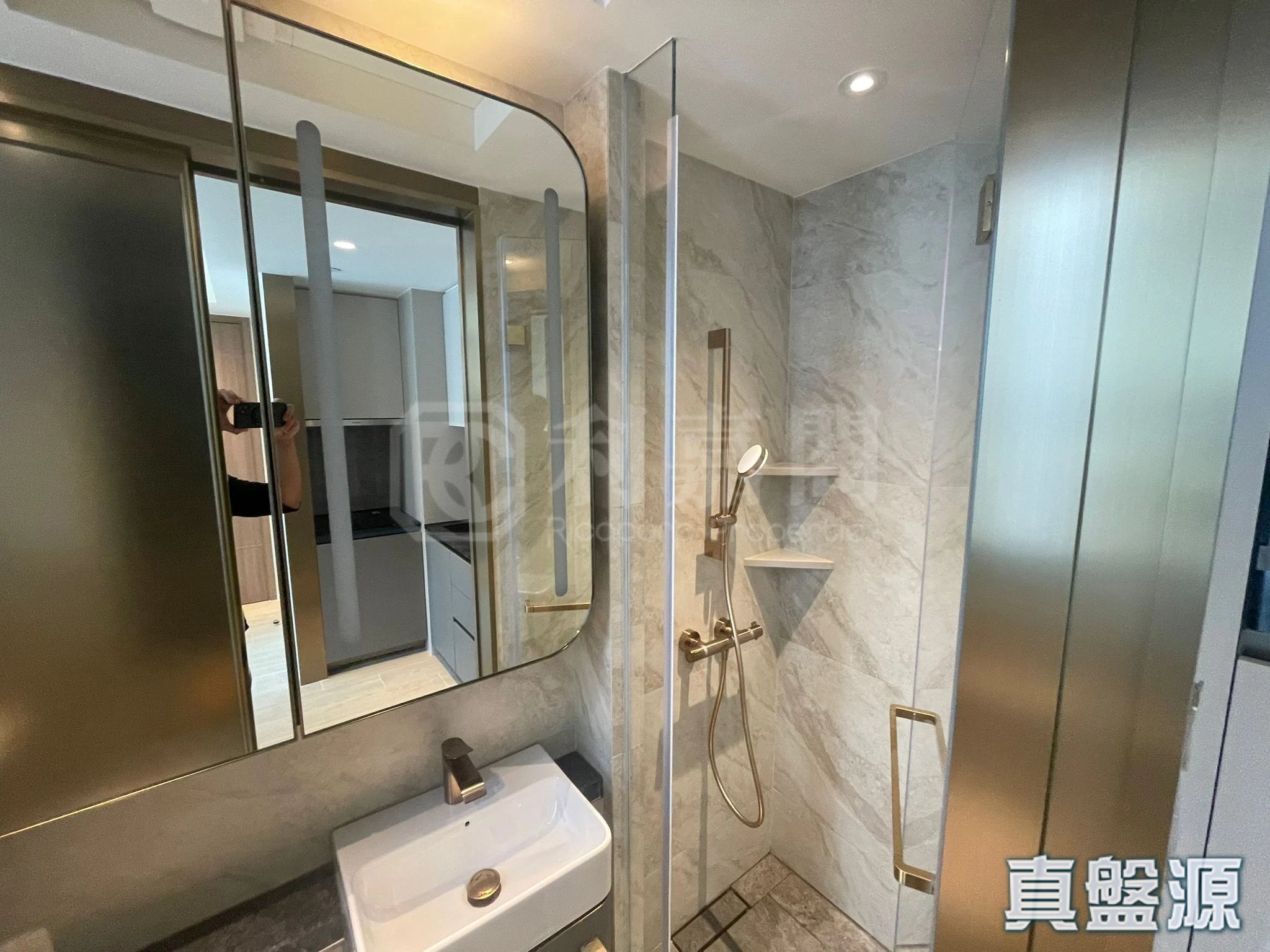 DES VOEUX W RESIDENCE High Floor Zone Flat E Central/Sheung Wan/Western District