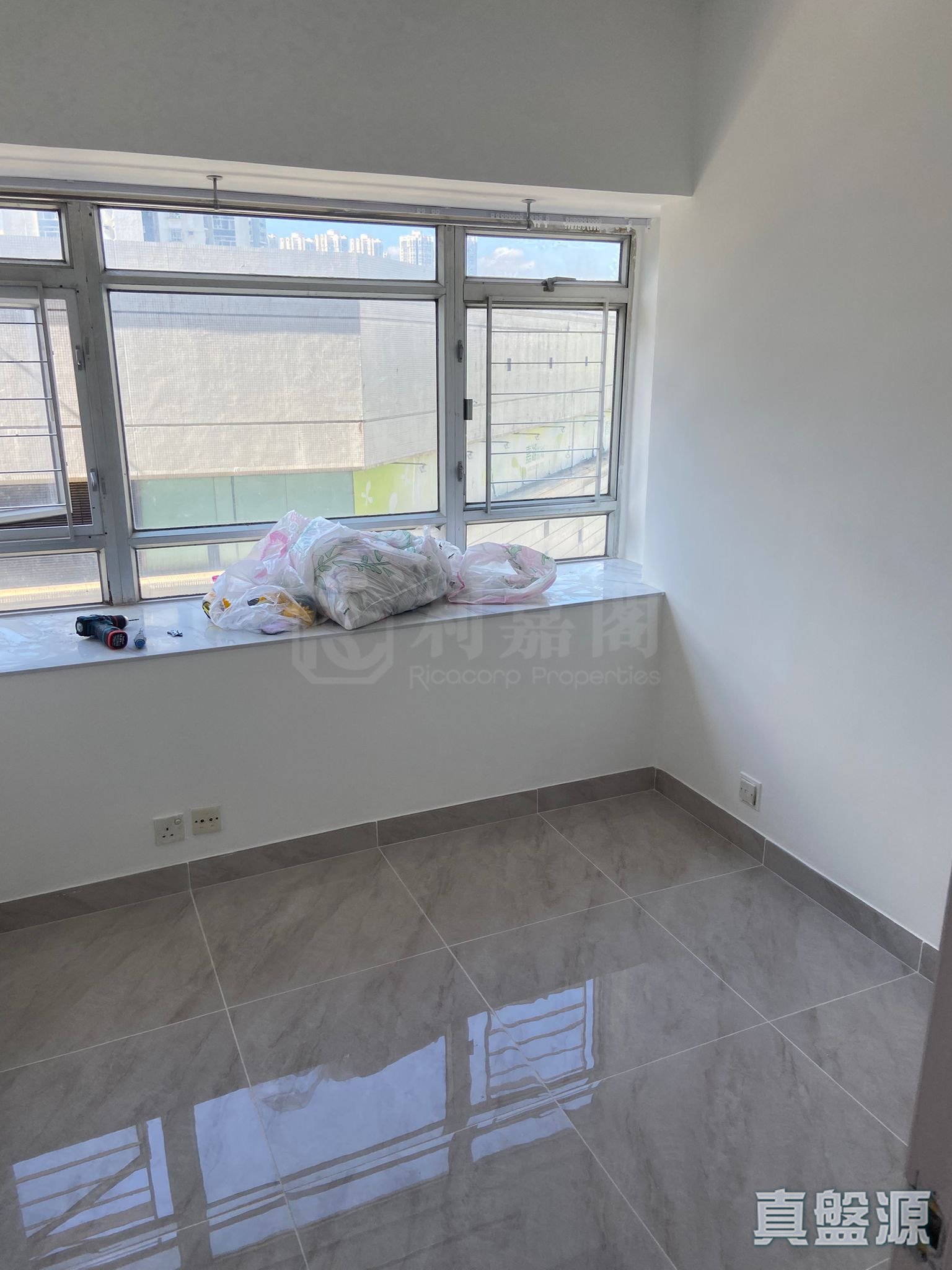 KINGSWOOD VILLAS PHASE 1 LOCWOOD COURT - Block 2 Low Floor Zone Flat H Tin Shui Wai