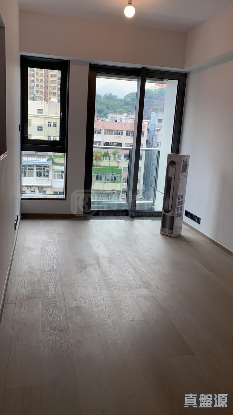 THE CAMPTON 中層 C室 西九龍