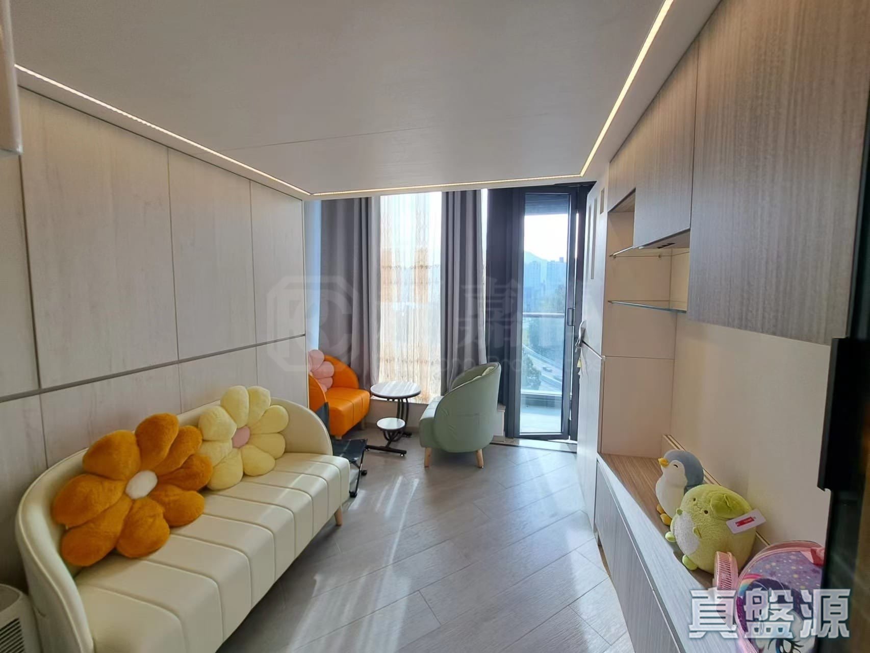 THE ROYALE PHASE 3 SKYPOINT ROYALE - Tower 7 High Floor Zone Flat 10 Sham Tseng/Castle Peak Road