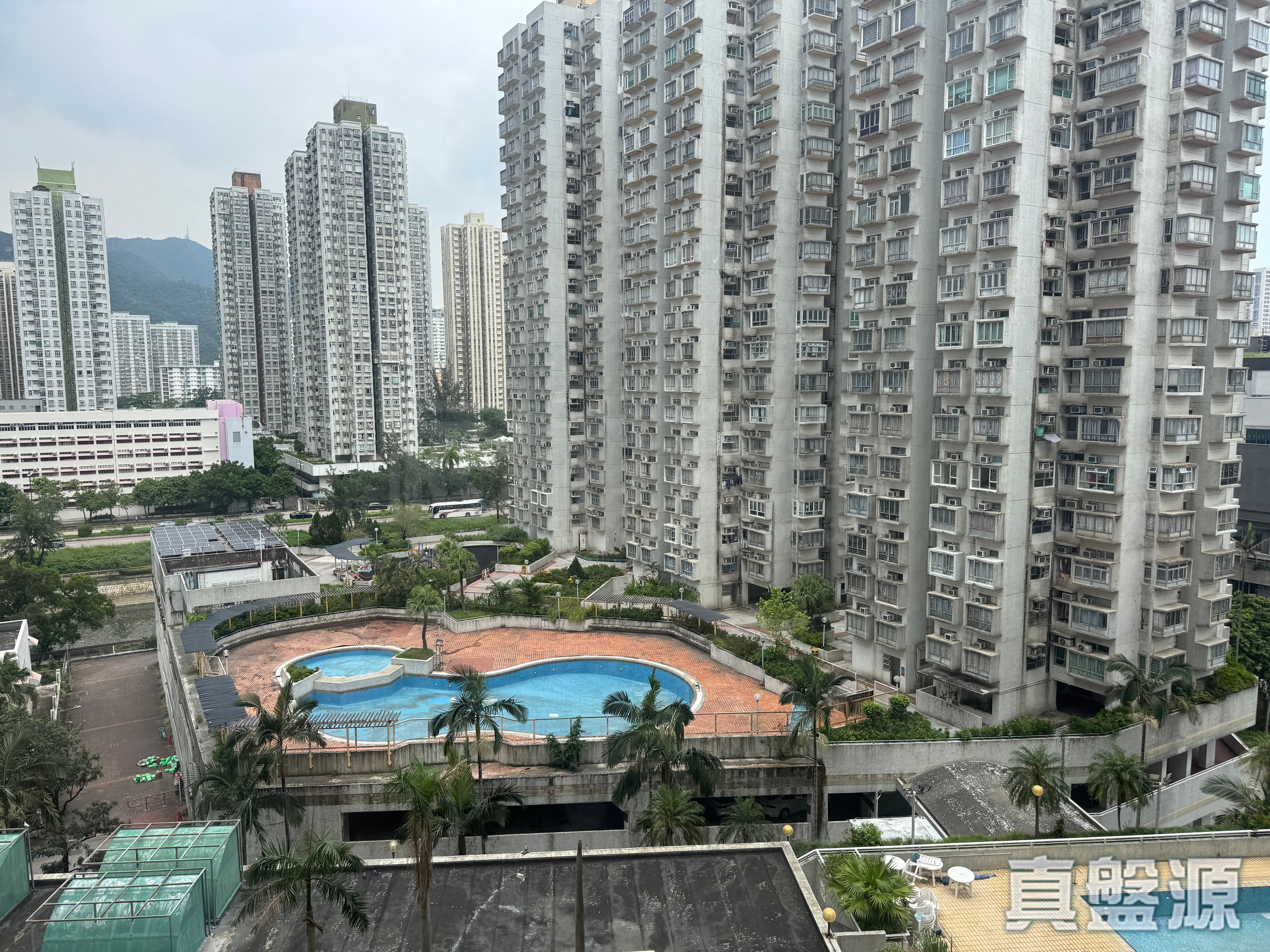 寶湖花園 C座 中層 8室 大埔