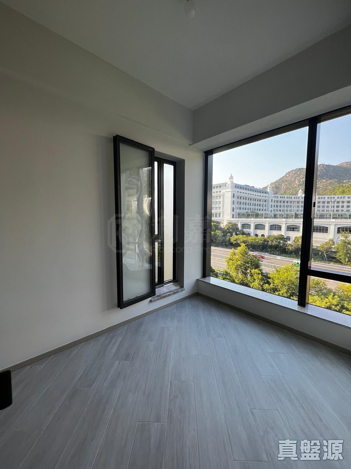 THE ROYALE PHASE 3 SKYPOINT ROYALE - Tower 6 High Floor Zone Flat 15 Sham Tseng/Castle Peak Road