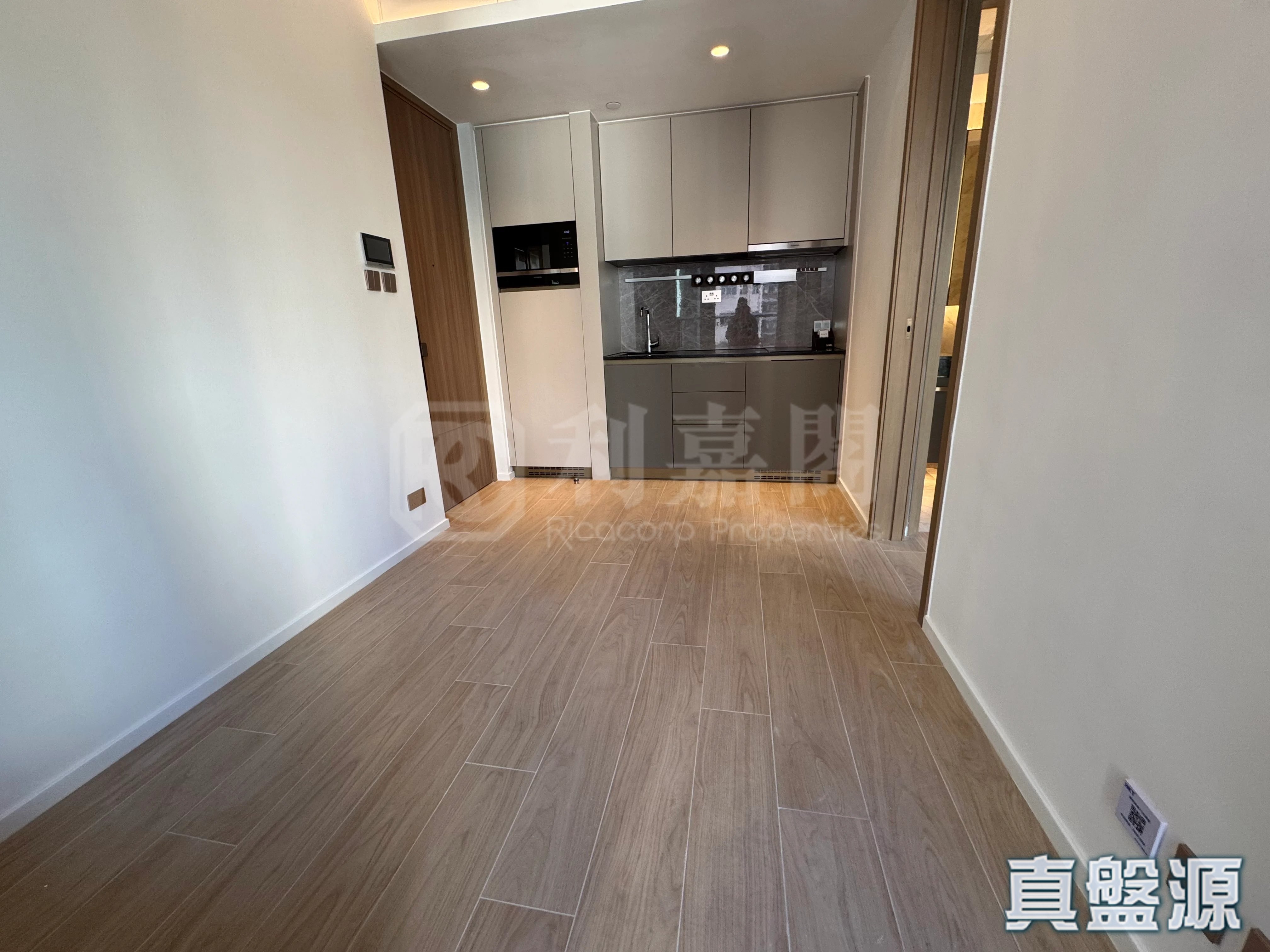 DES VOEUX W RESIDENCE Low Floor Zone Flat C Central/Sheung Wan/Western District