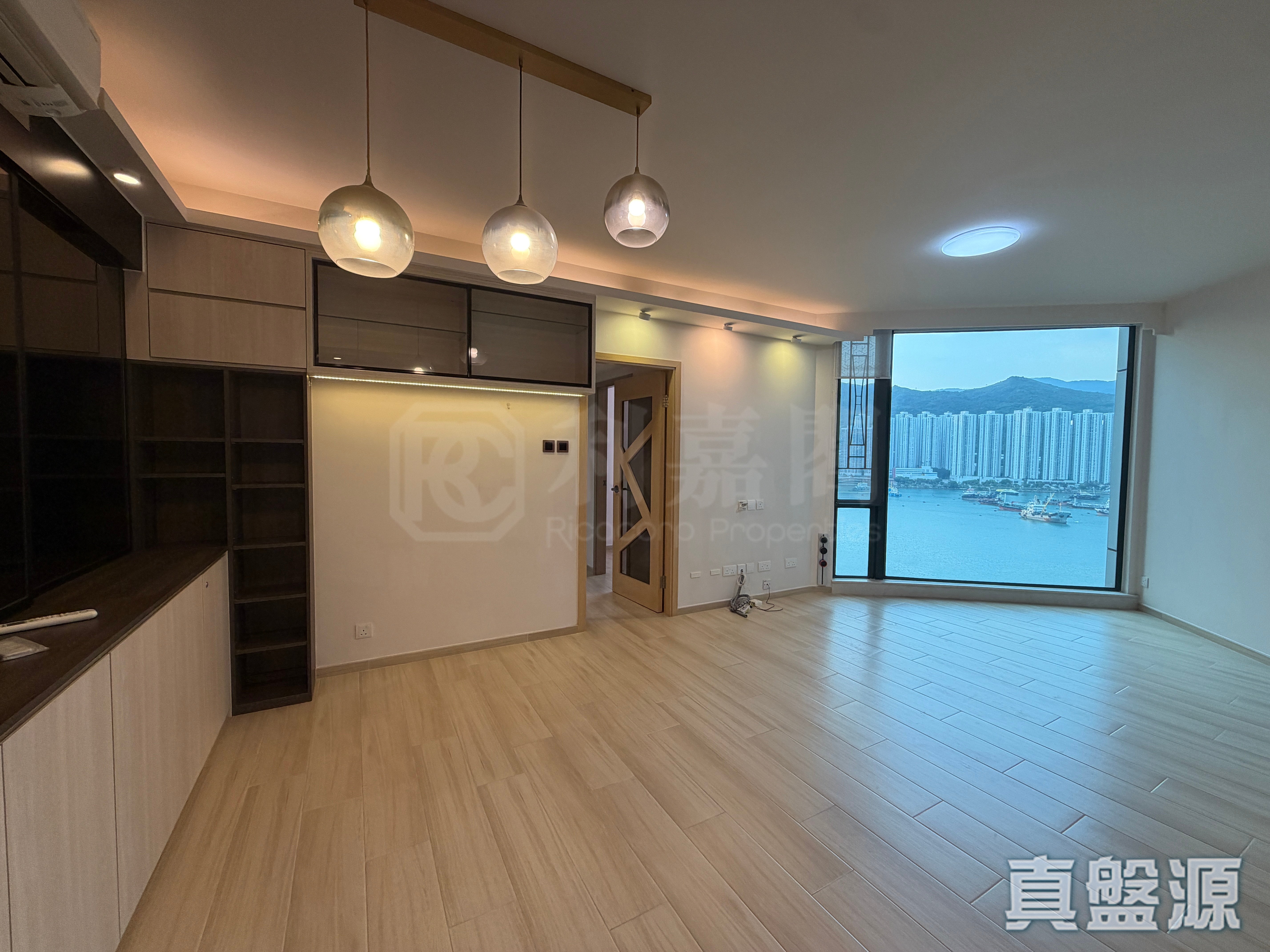 灏景湾 1期 2座 中层 G室 青衣