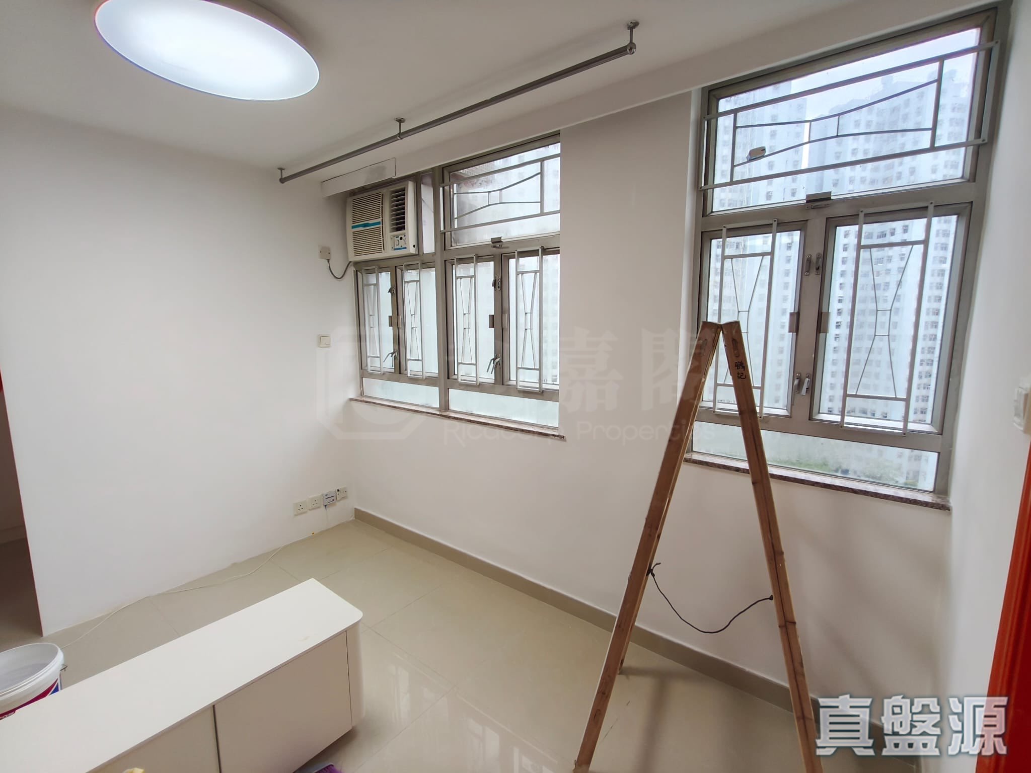 兆禧苑 乐禧阁 (E座) 中层 11室 屯门