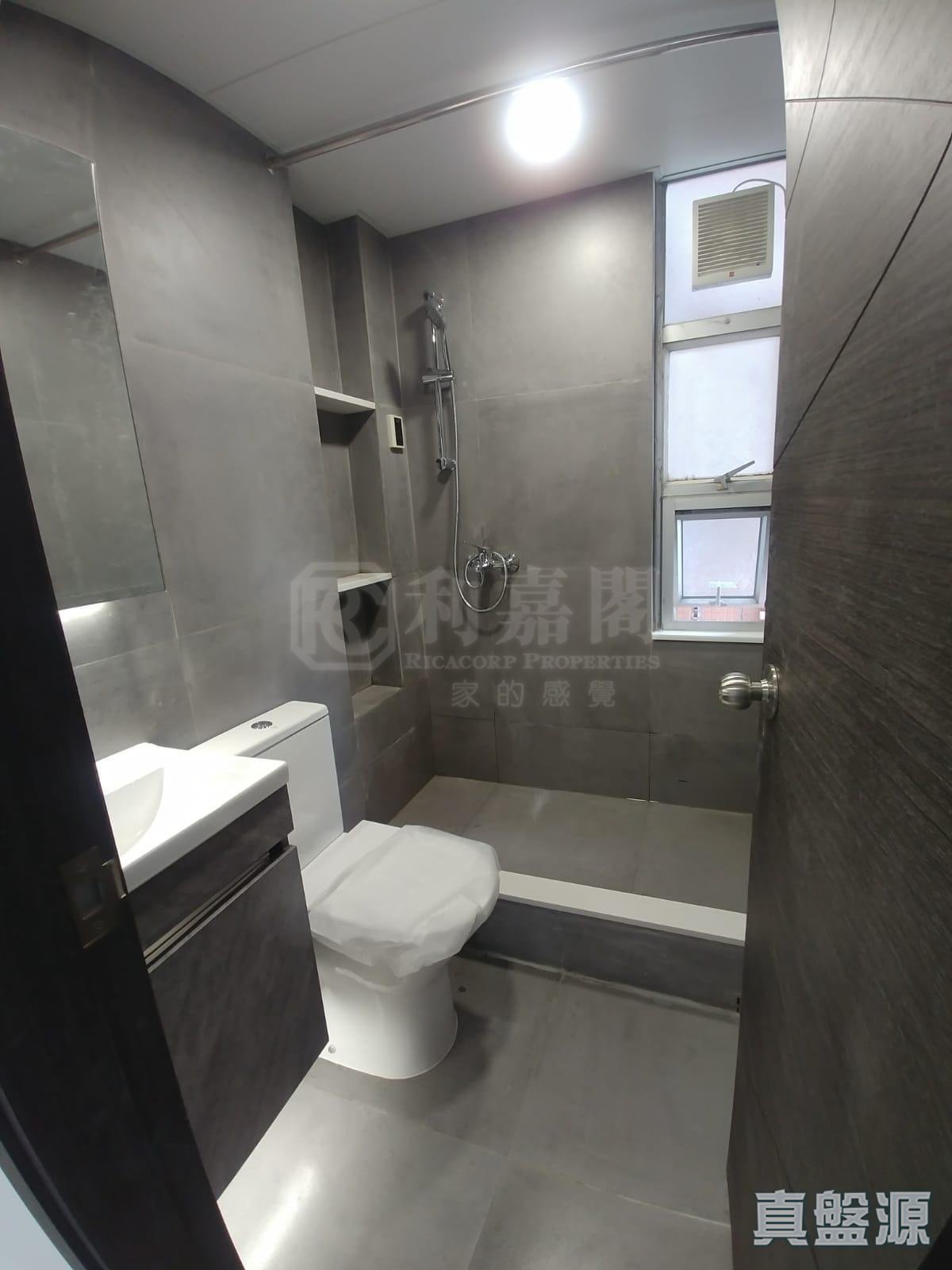 CHONG YIP CENTRE BLOCK A Very High Floor Zone Flat C Central/Sheung Wan/Western District