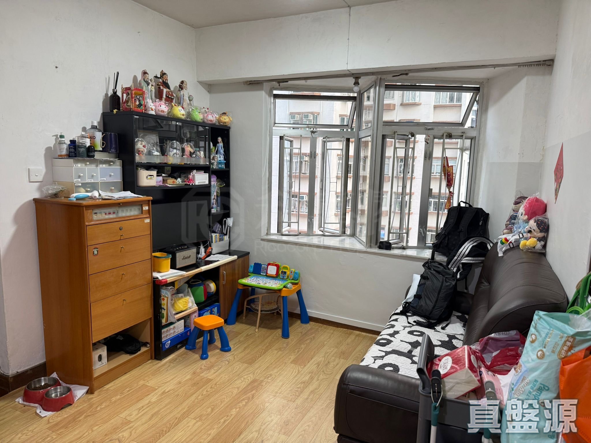 美景花园 12座 中层 C室 青衣