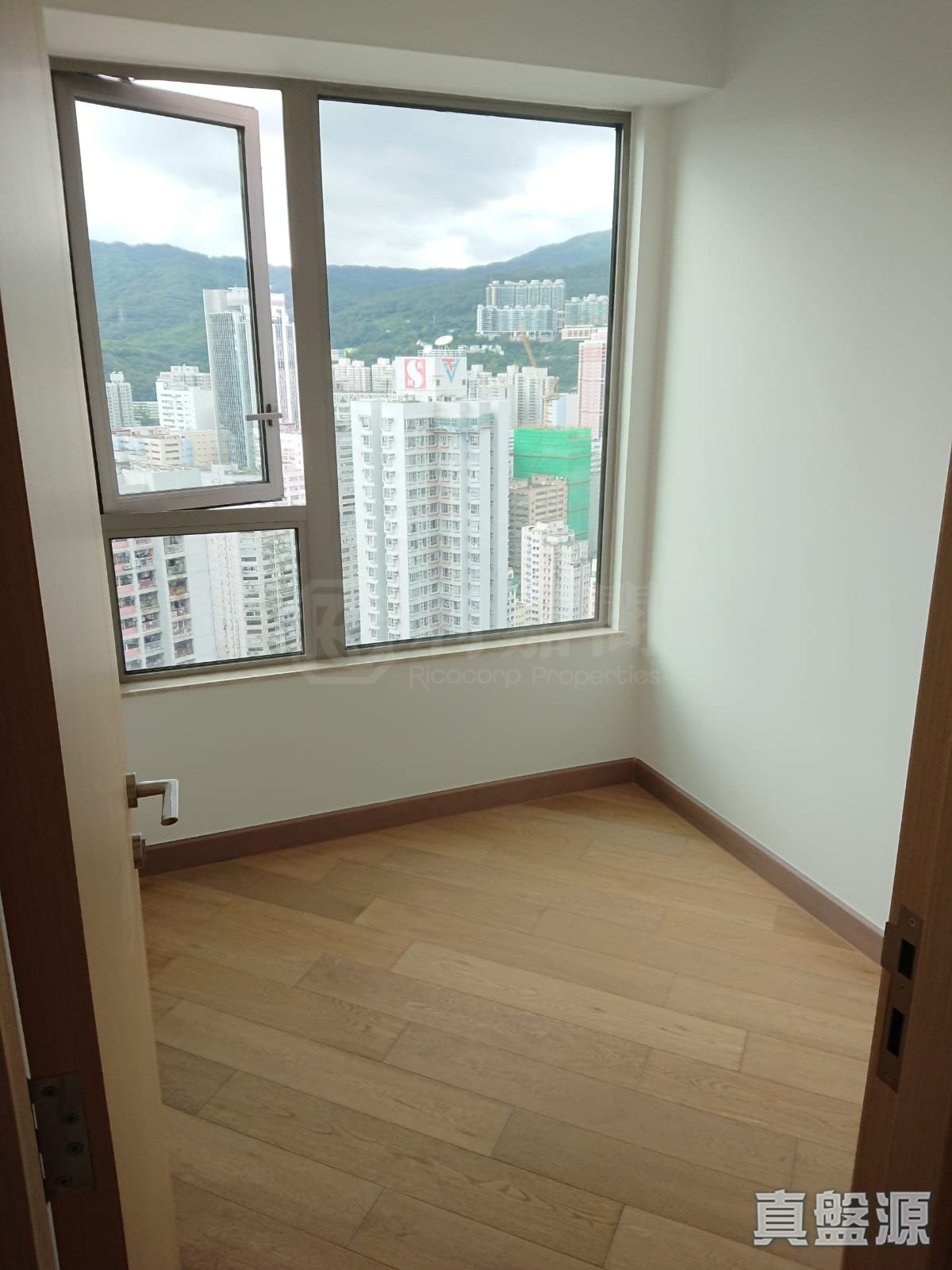 PARC CITY TOWER 6 Very High Floor Zone Flat C Tsuen Wan