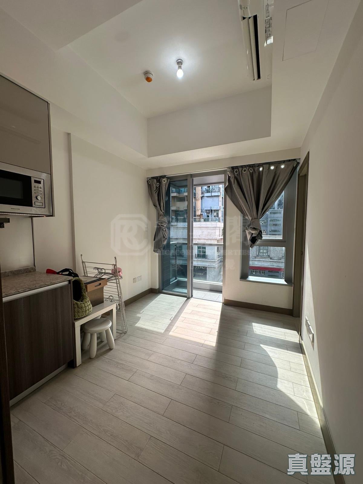 L．LIVING 23 Medium Floor Zone Flat E Olympic Station/Nam Cheong