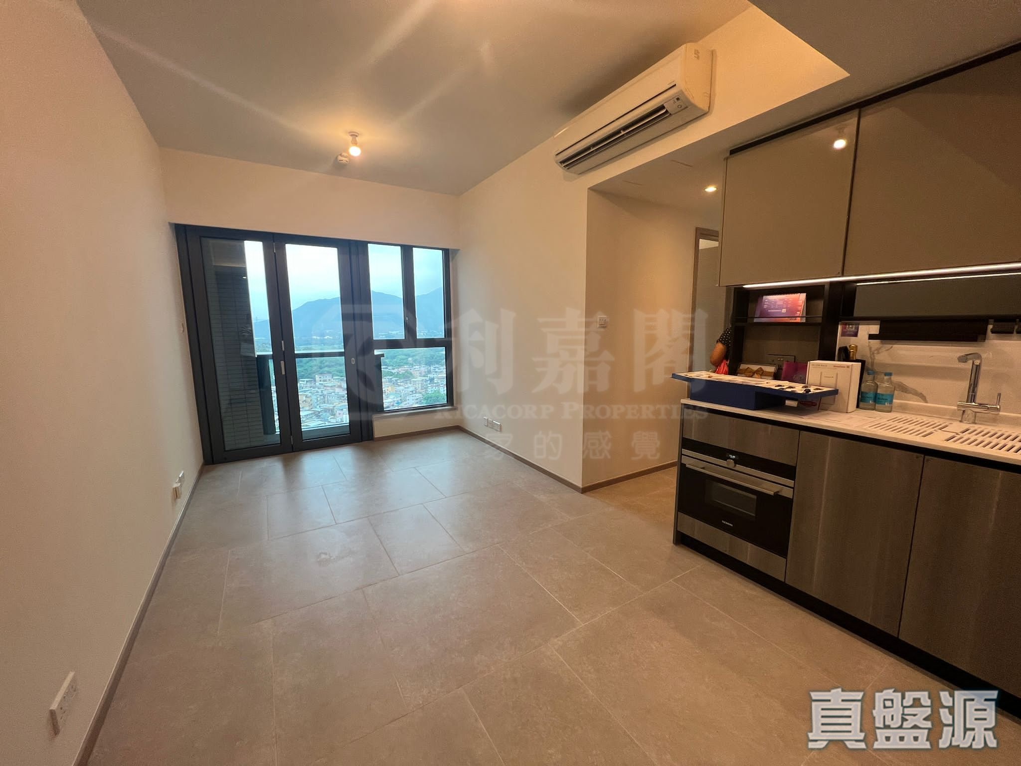 THE YOHO HUB B期 3座 中層 E室 元朗