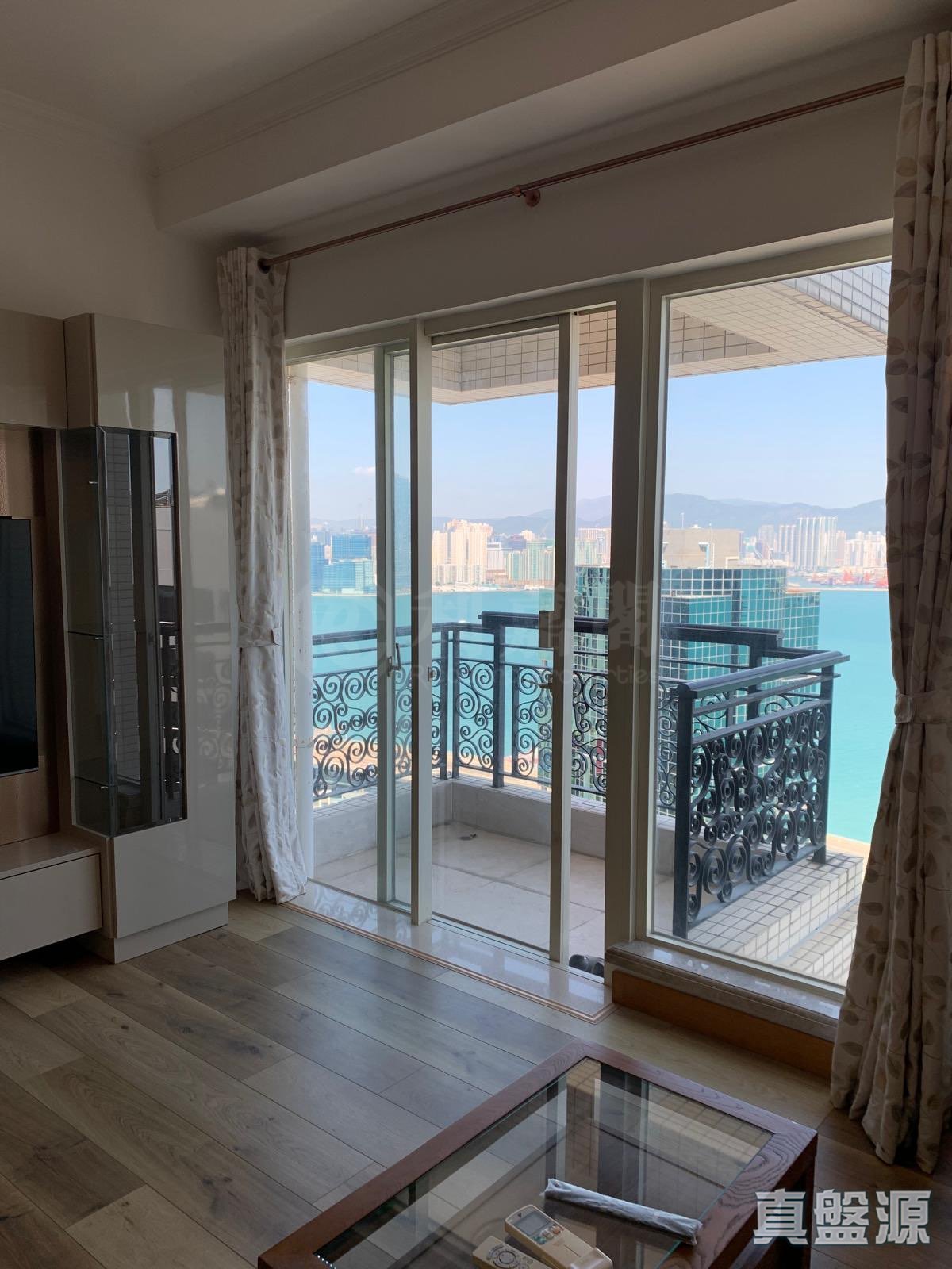 LA PLACE DE VICTORIA High Floor Zone North Point/North Point Mid-Levels