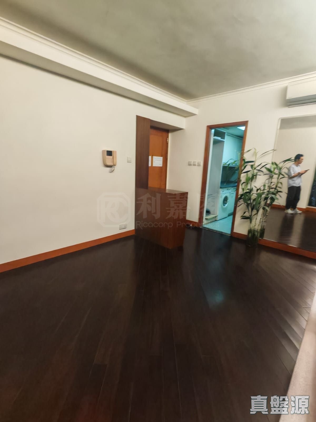 UNIVERSITY HEIGHTS TOWER 1 Medium Floor Zone Flat D Central/Sheung Wan/Western District