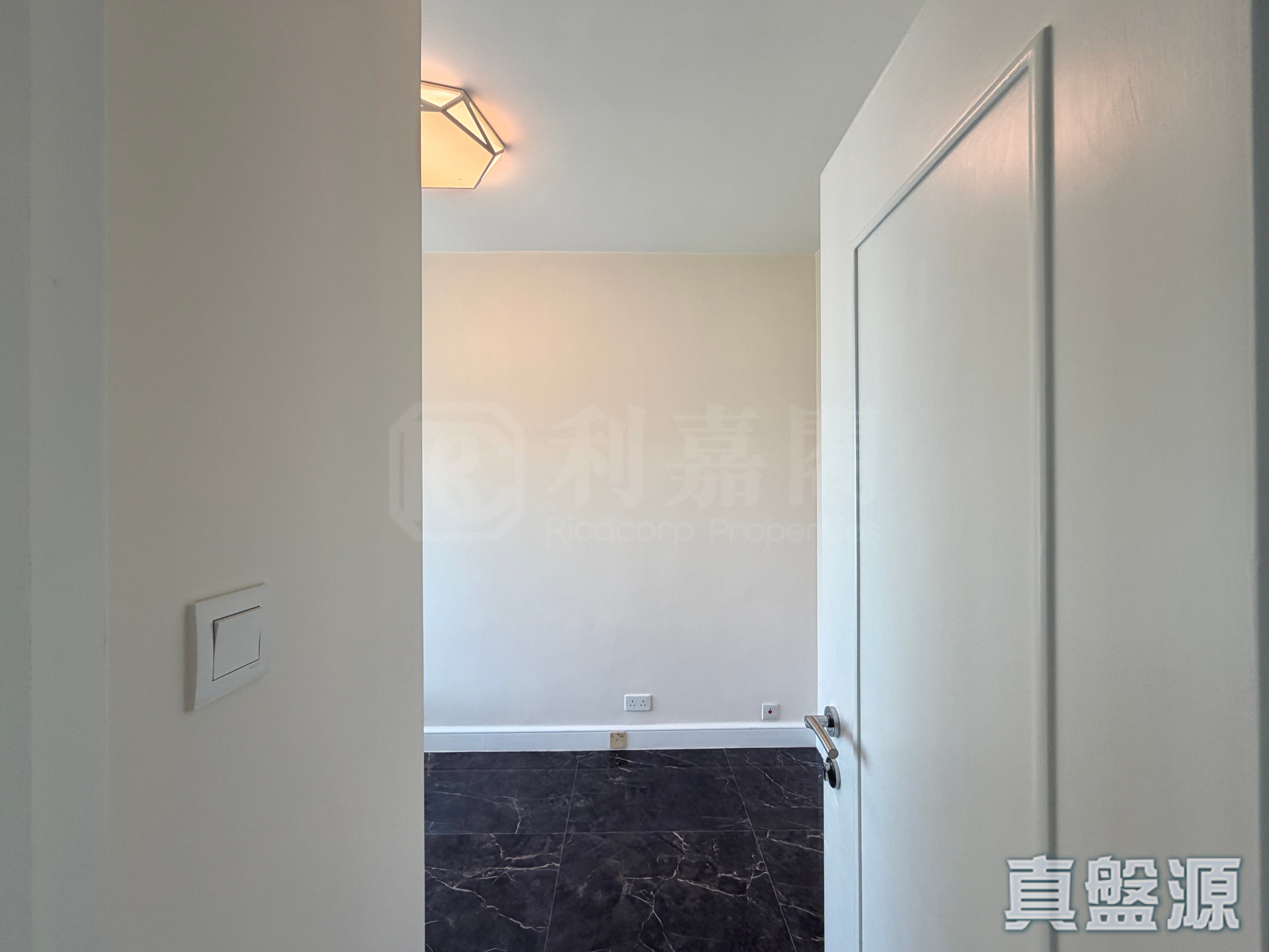 LOHAS PARK PHASE 1 THE CAPITOL - Venice (tower 5 - R Wing) Very High Floor Zone Flat RB Tseung Kwan O