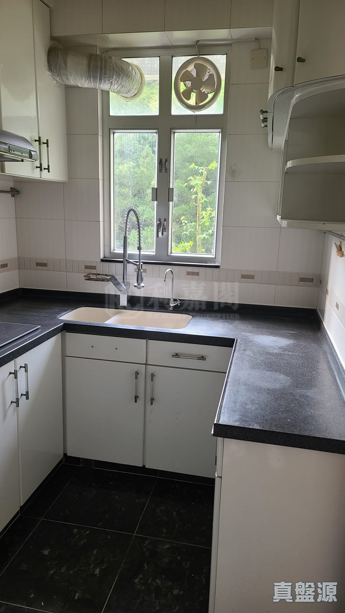 HONG KONG GARDEN PHASE 3 - Block 16 Low Floor Zone Flat D Sham Tseng/Castle Peak Road