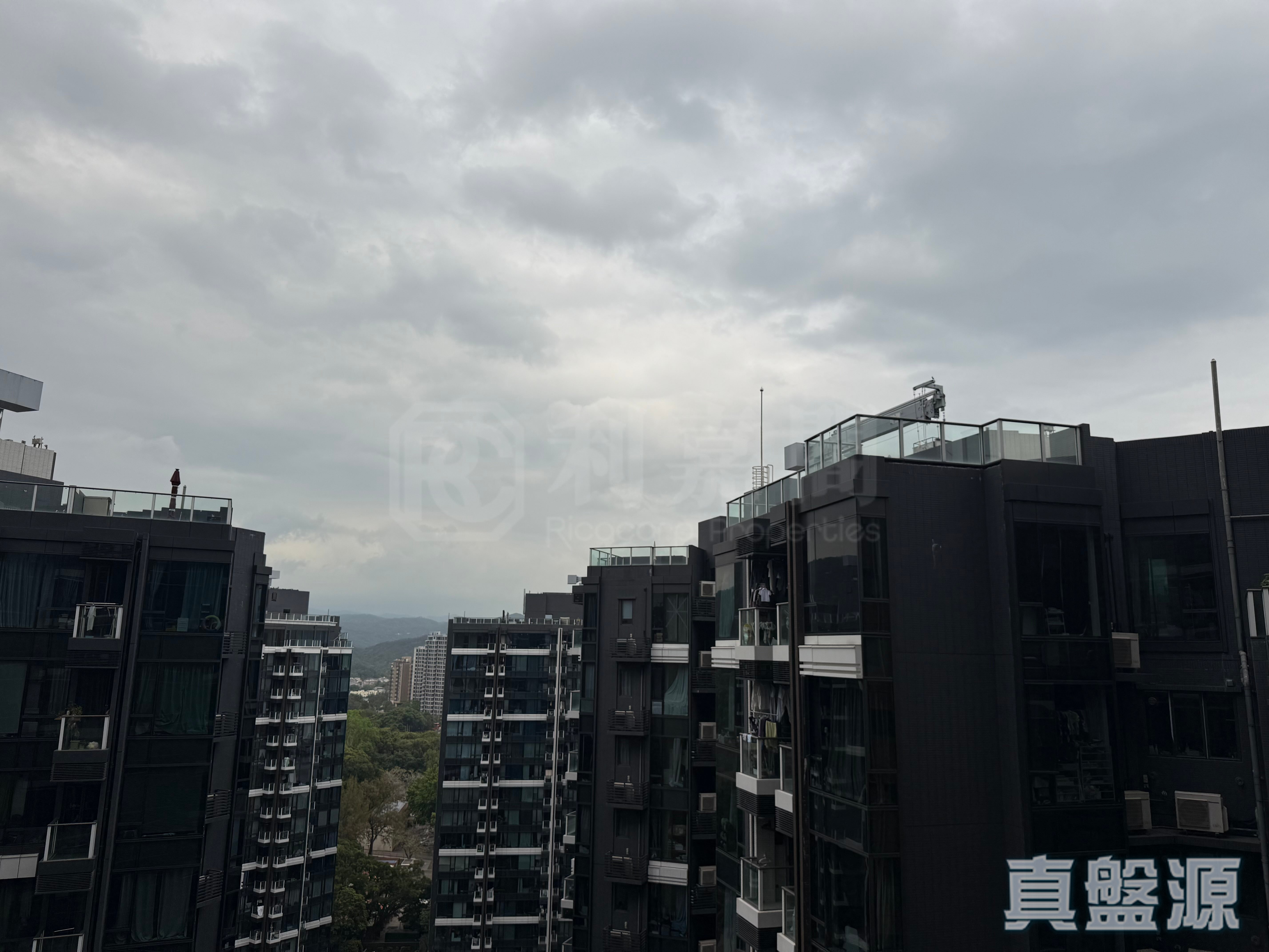 GOLD COAST BAY PHASE 1 THE UPPLAND - Tower 5a High Floor Zone Flat J Sham Tseng/Castle Peak Road