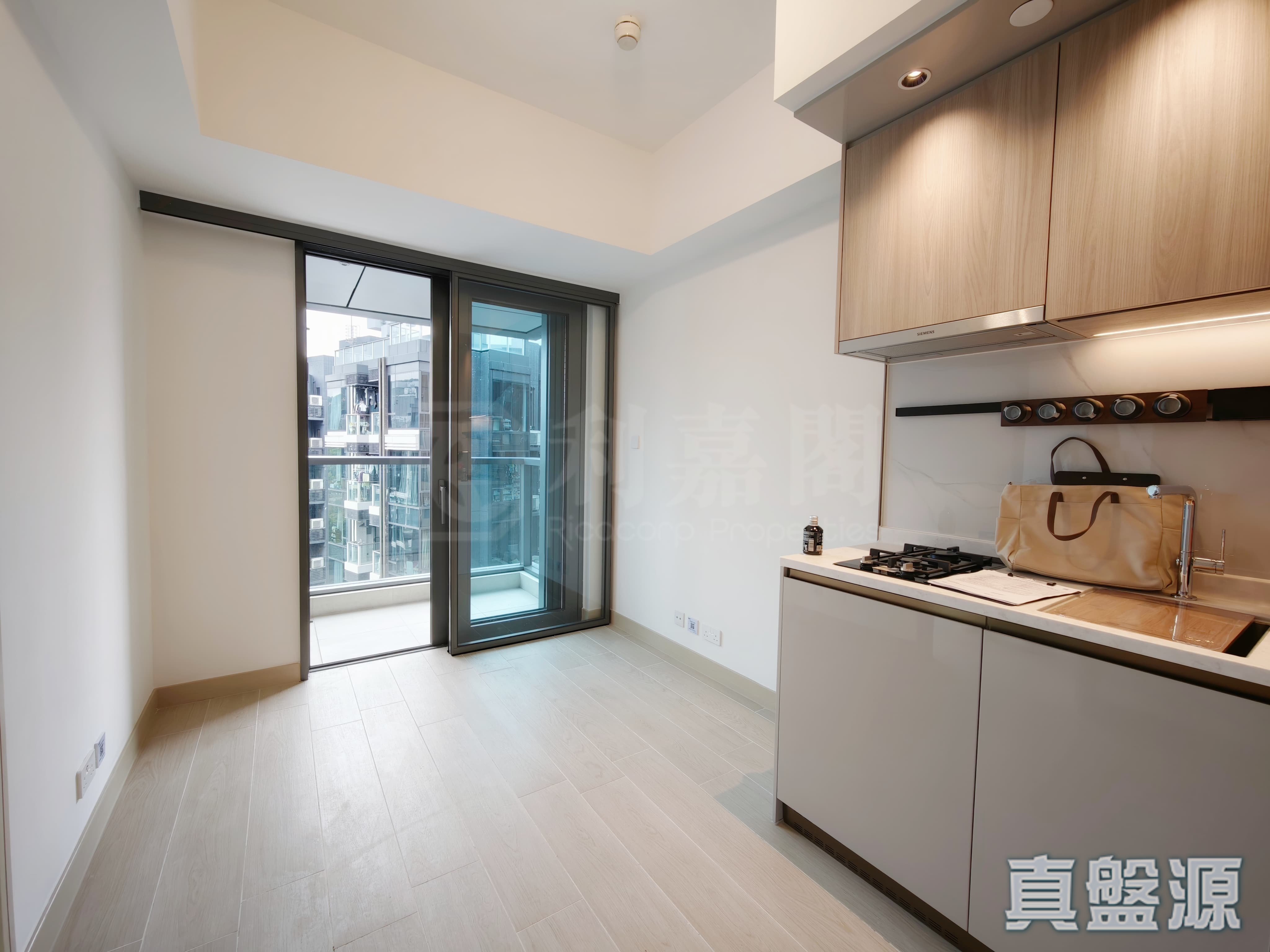 GOLD COAST BAY PHASE 1 THE UPPLAND - Tower 5a High Floor Zone Flat J Sham Tseng/Castle Peak Road