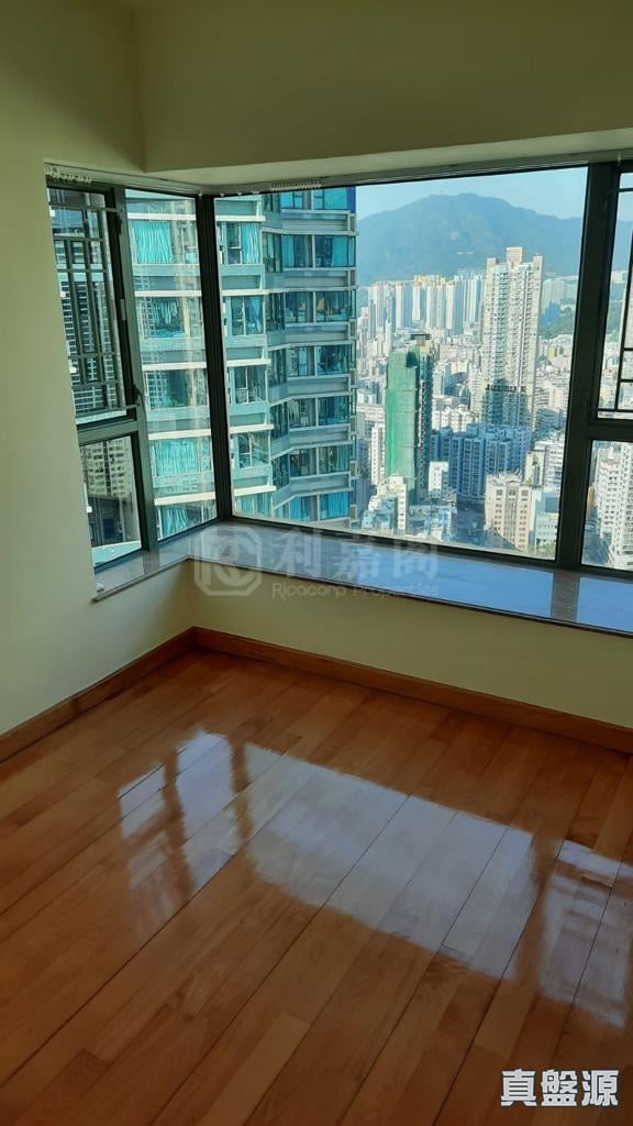 PARK AVENUE PHASE 1 - Tower 6 Very High Floor Zone Flat E Olympic Station/Nam Cheong