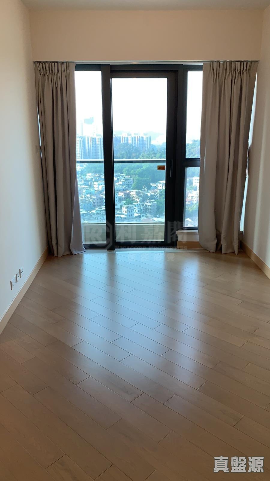 GRAND YOHO 2期 8座 中層 D室 元朗