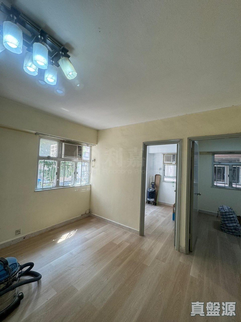 WHAMPOA ESTATE ON WING BUILDING (BLOCK L) Medium Floor Zone Flat 2 Hung Hom/Whampoa/Laguna Verde