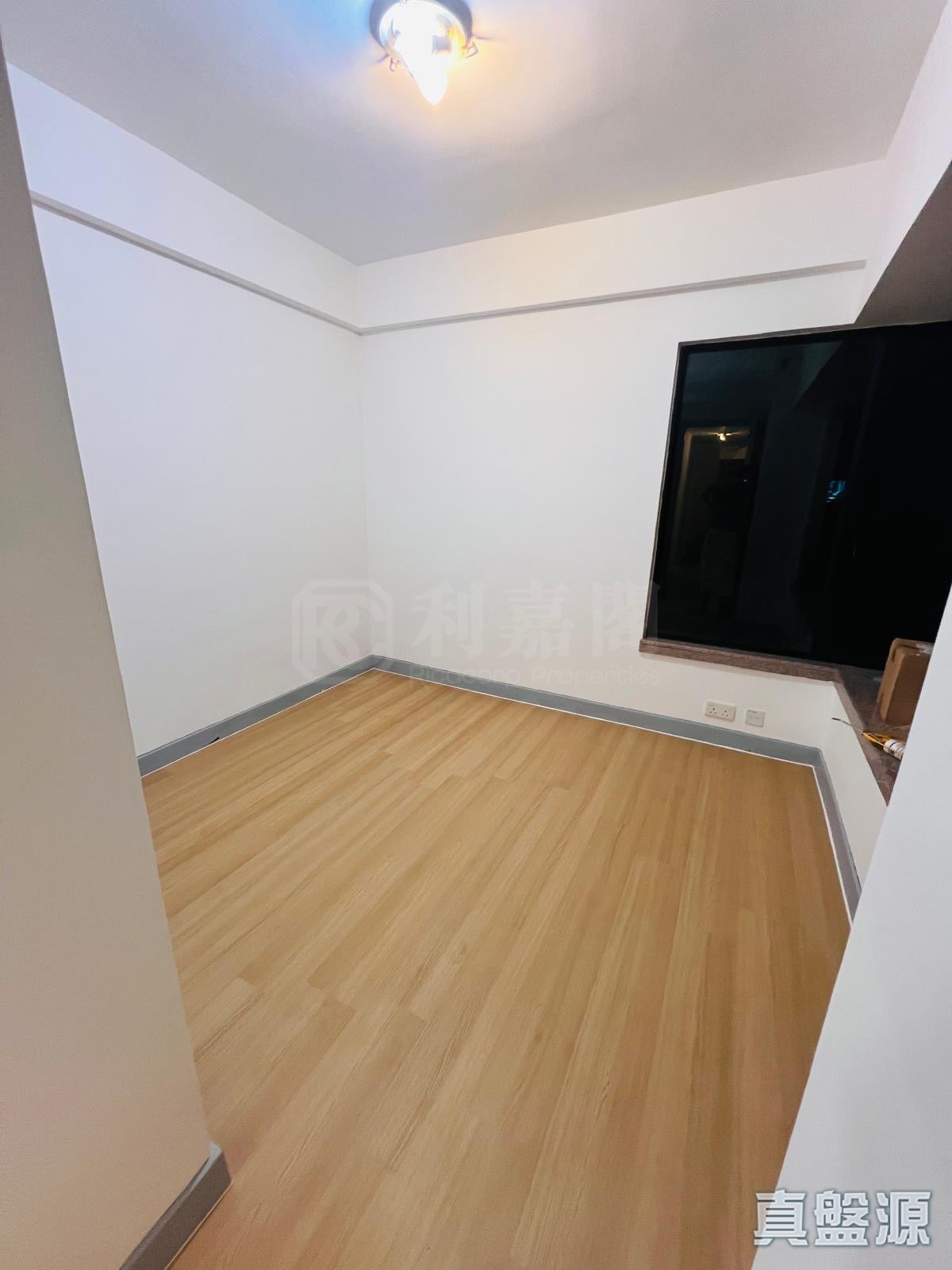 新都城 3期 都会豪庭 2座 中层 E室 将军澳