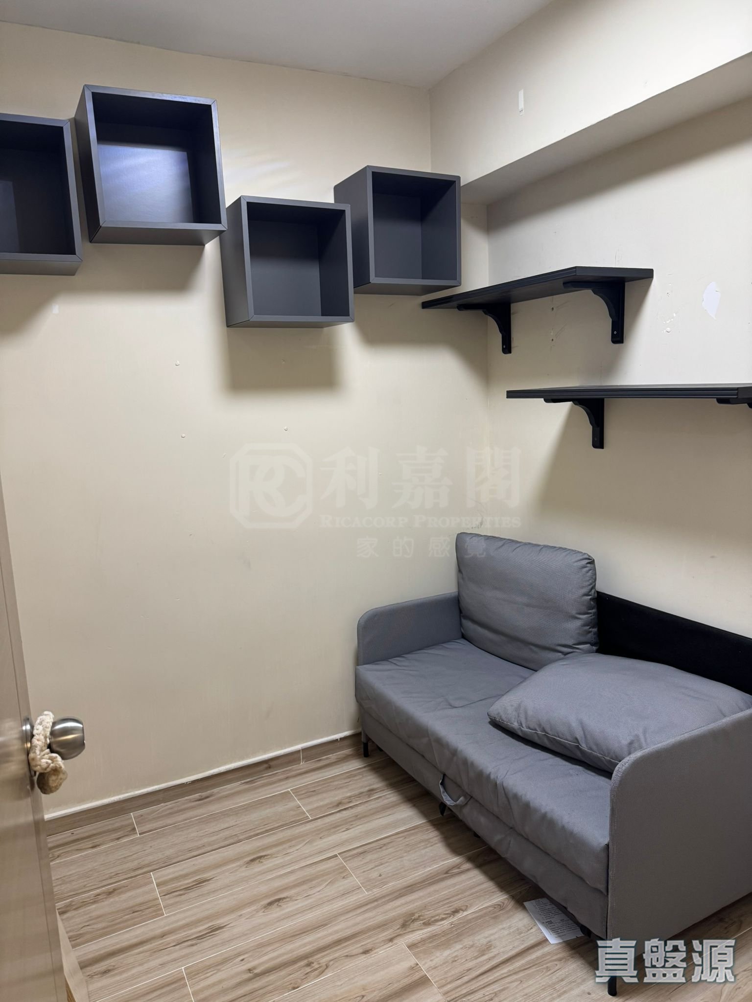 青华苑 华奂阁 (A座) 高层 01室 青衣