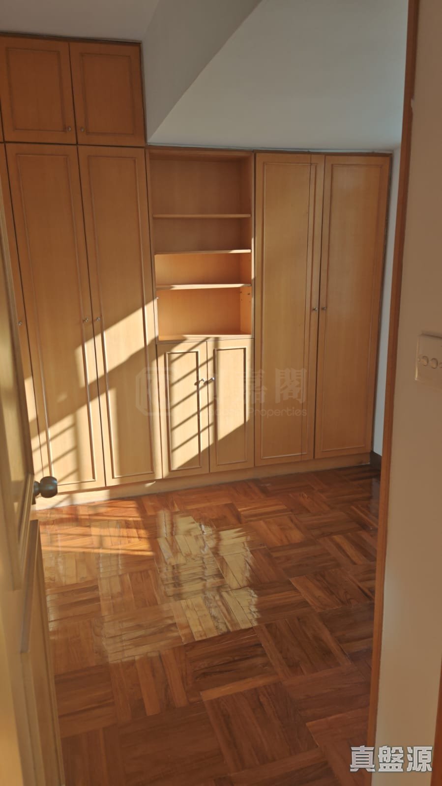 KIU HING MANSION High Floor Zone Flat H North Point/North Point Mid-Levels