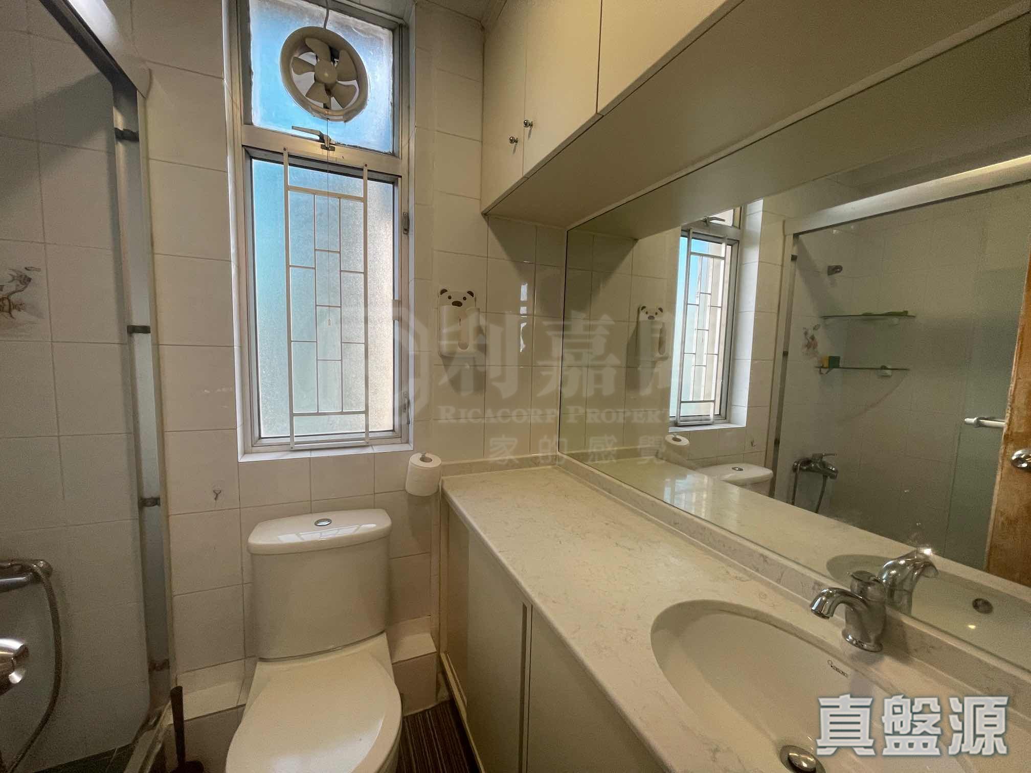 HARBOUR HEIGHTS BLOCK 3 (NAM FUNG COURT) Very High Floor Zone Flat E North Point/North Point Mid-Levels