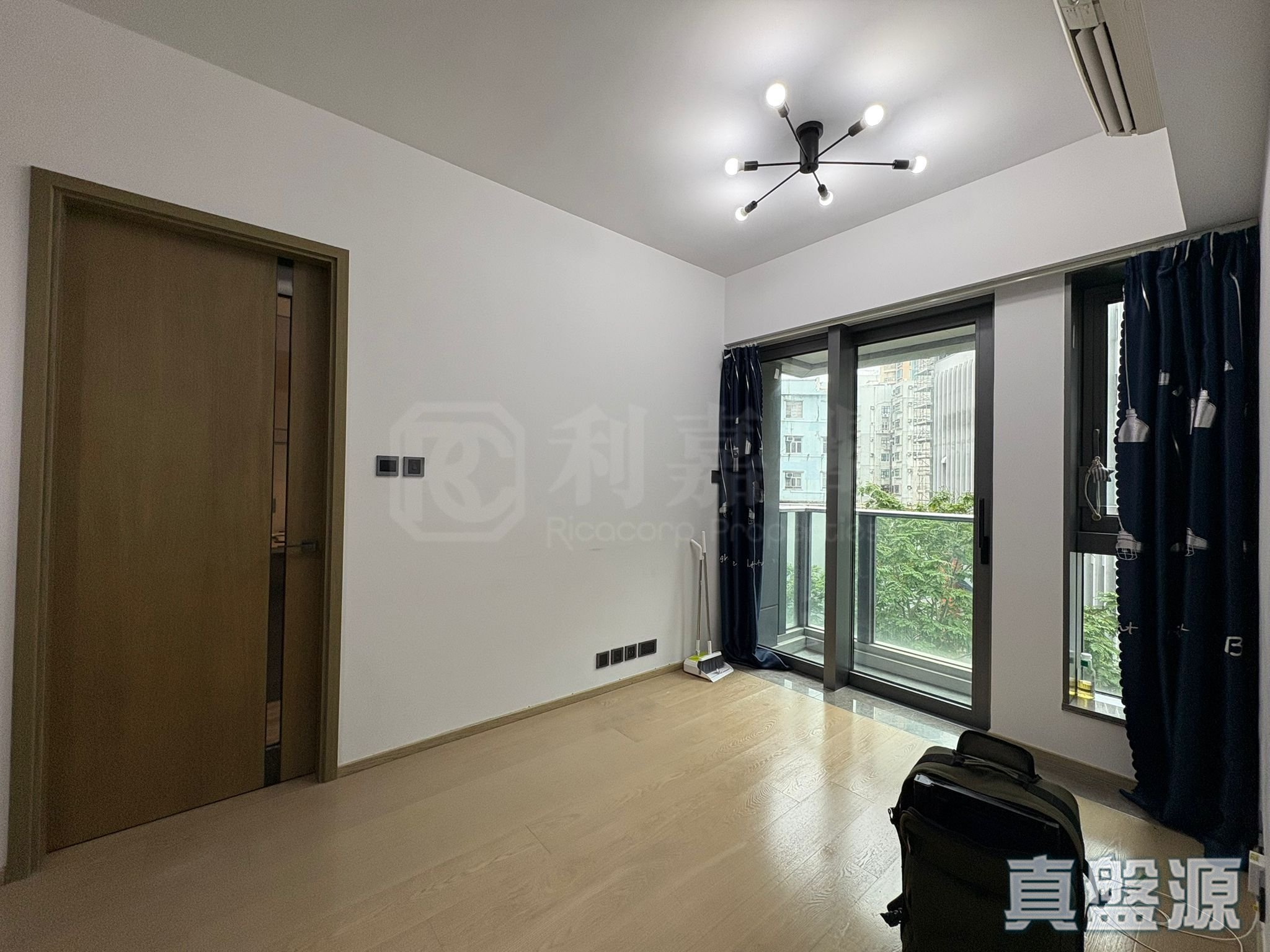 THE CAMPTON Low Floor Zone Flat J West Kowloon