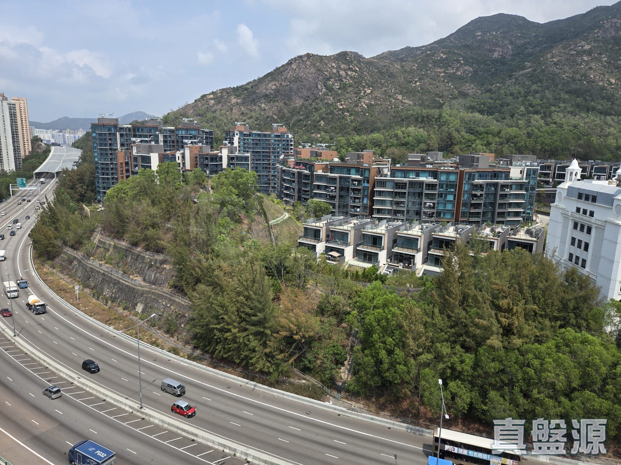 GOLD COAST BAY PHASE 1 THE UPPLAND - Tower 3 Very High Floor Zone Flat J Sham Tseng/Castle Peak Road