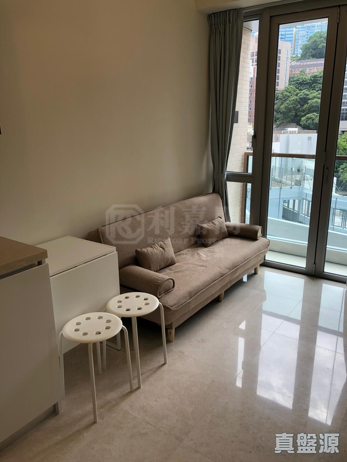 薄扶林道63号 2座 (EMERALD HOUSE) 中层 D室 西半山