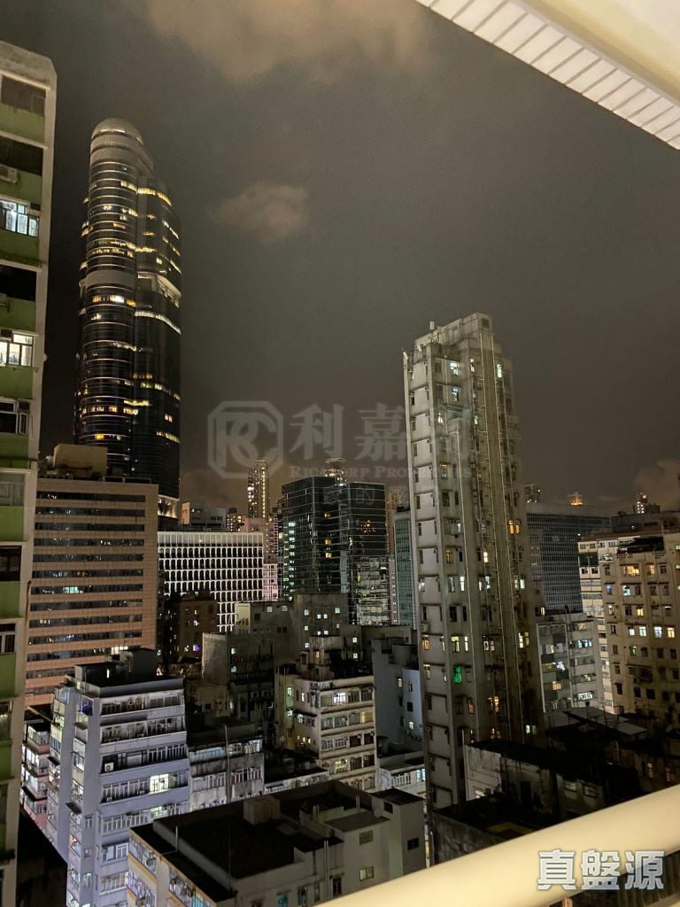 THE PLATINUM High Floor Zone Flat C Mong Kok/Yau Ma Tei