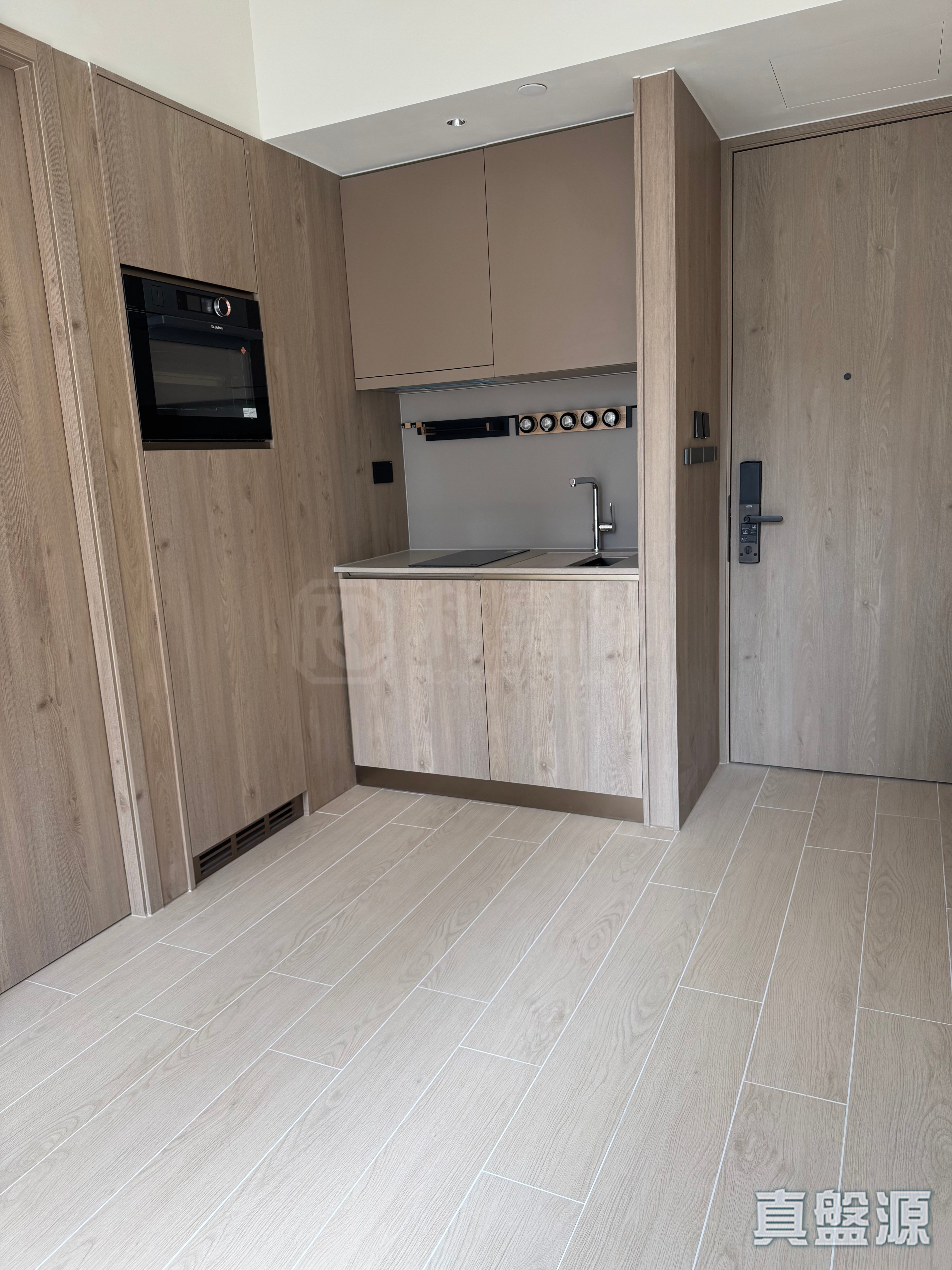 FINNIE Medium Floor Zone Flat A Quarry Bay/Kornhill/Taikoo Shing